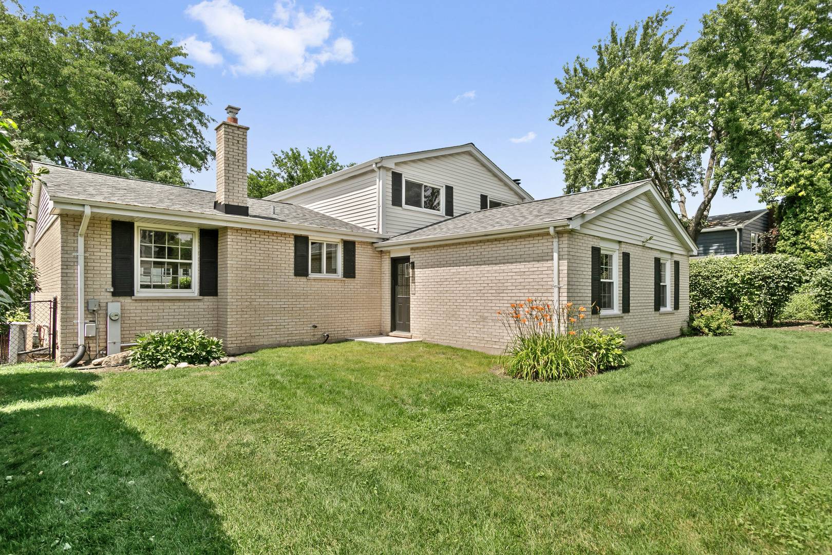 1554 CHICKASAW DR, Naperville, IL 60563