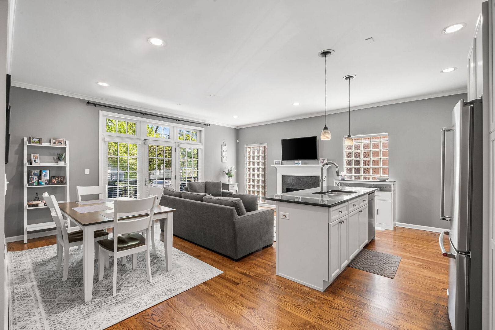 1123 W Grace ST #1E, Chicago, IL 60613