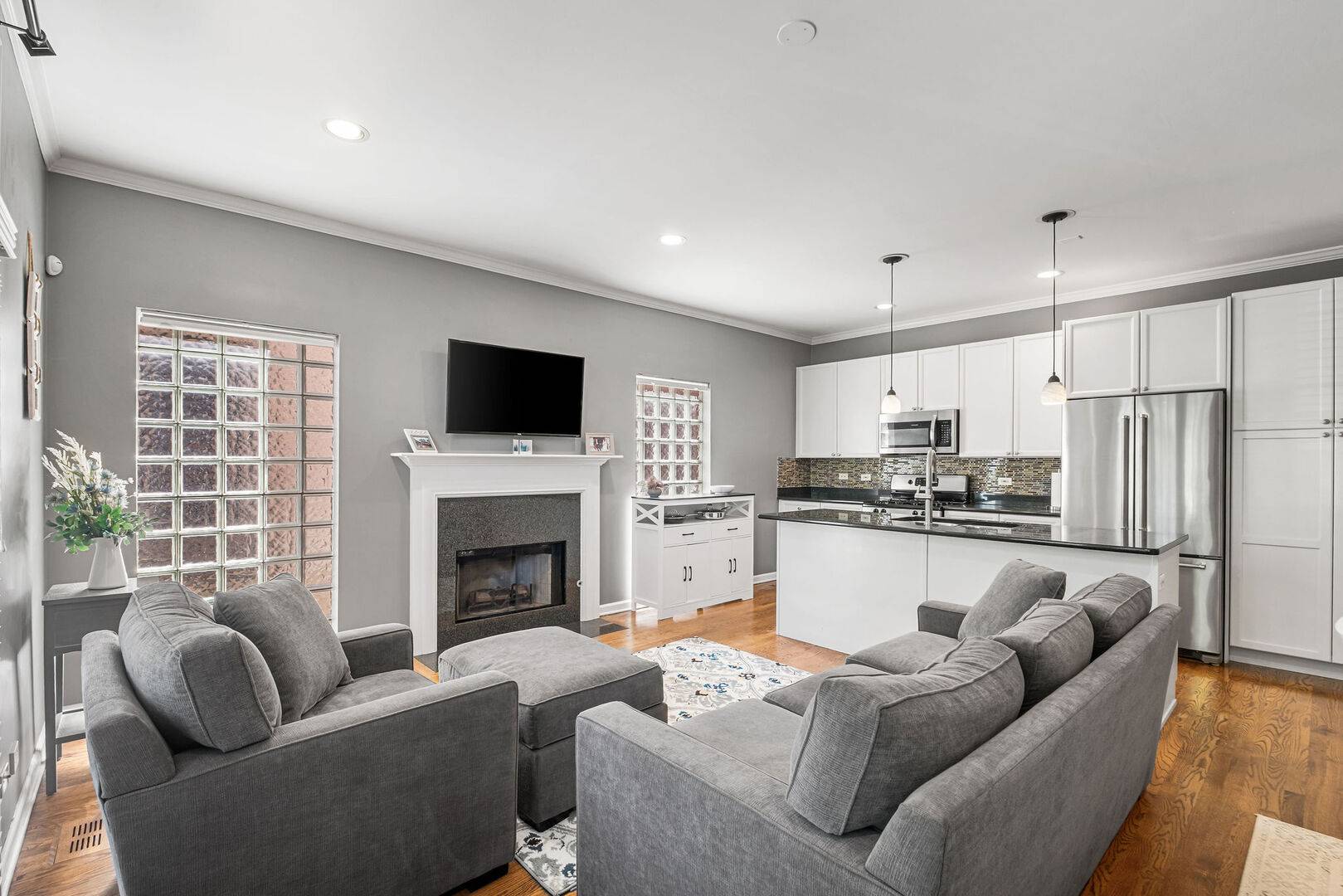 1123 W Grace ST #1E, Chicago, IL 60613