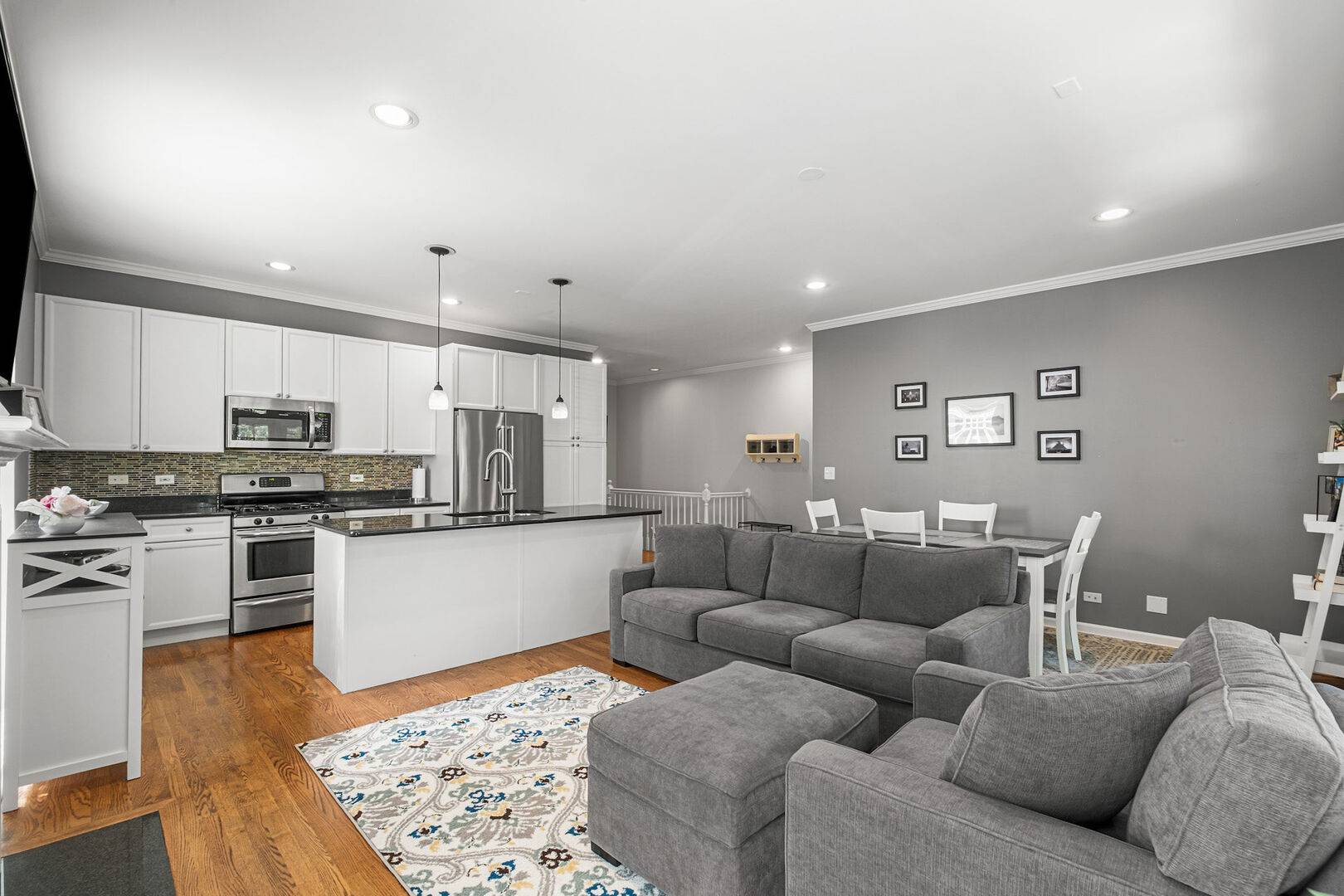 1123 W Grace ST #1E, Chicago, IL 60613