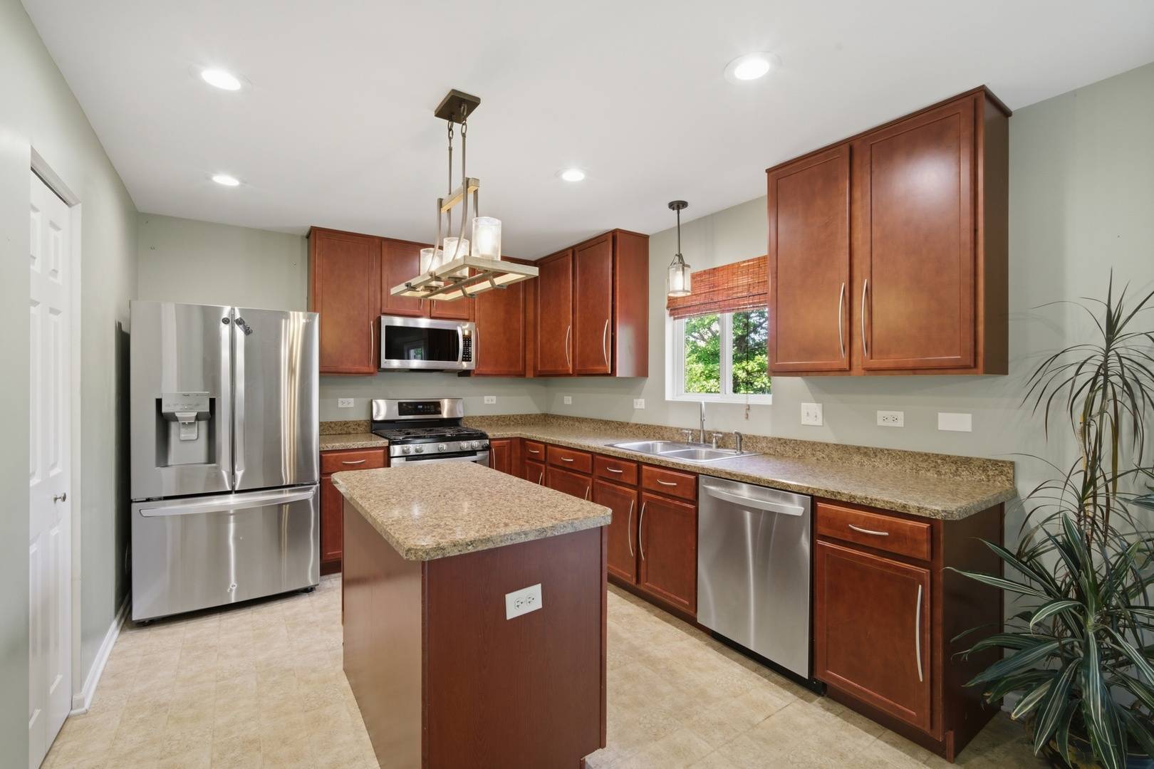 843 Brahms RD, Volo, IL 60073