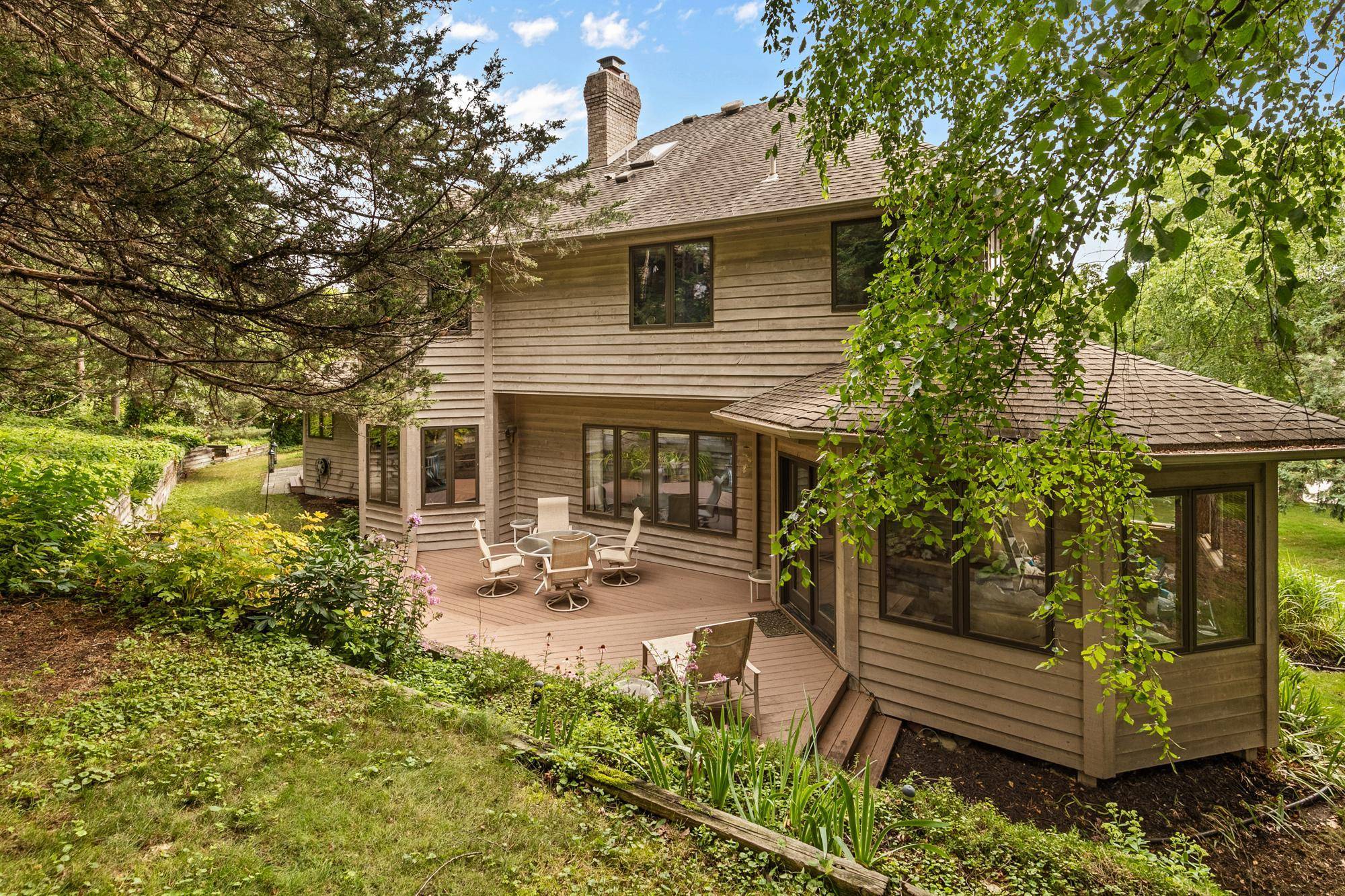 655 Evergreen CIR, Shoreview, MN 55126