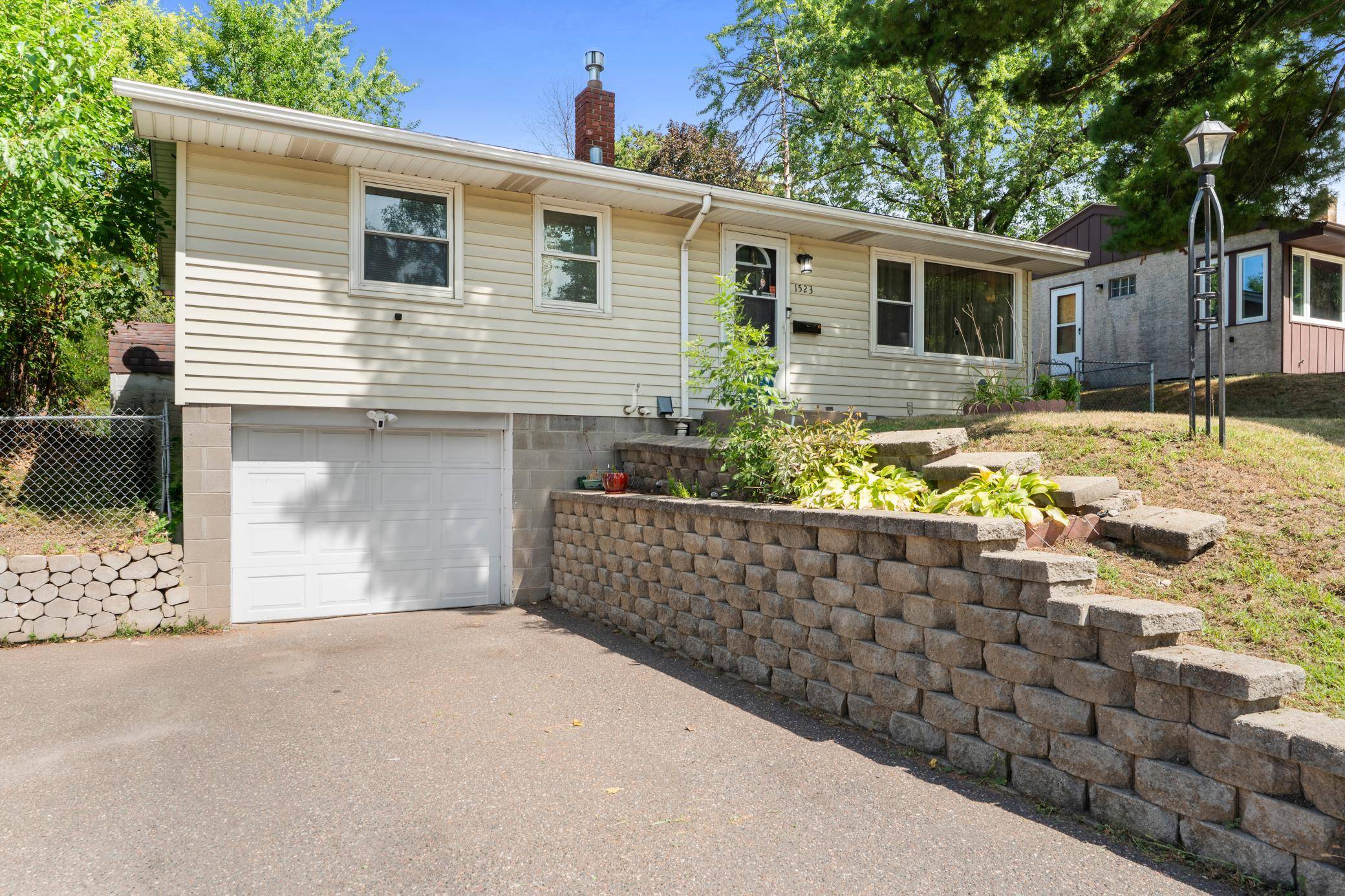 1523 Old Hudson RD, Saint Paul, MN 55106