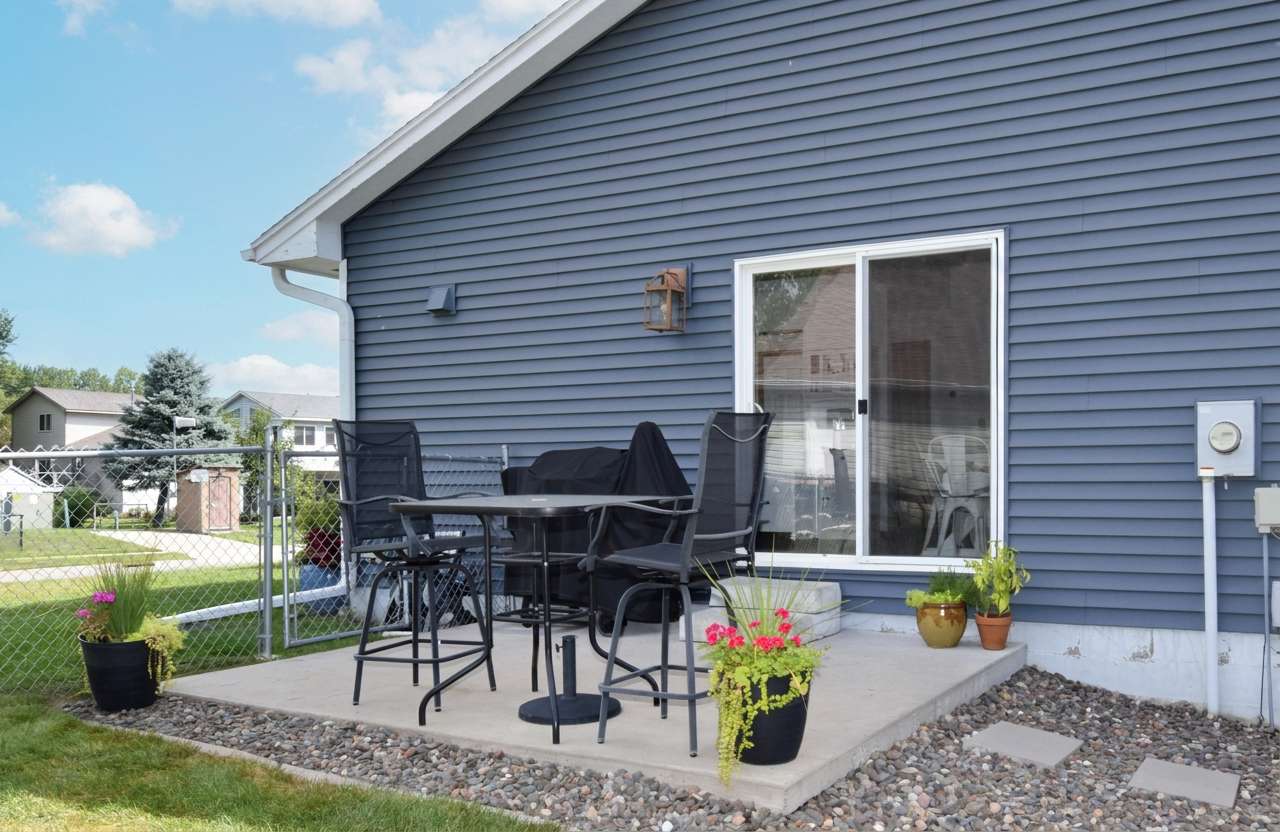 882 115th AVE NE, Blaine, MN 55434