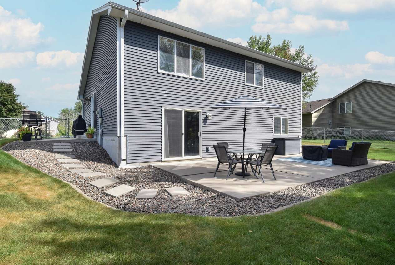 882 115th AVE NE, Blaine, MN 55434