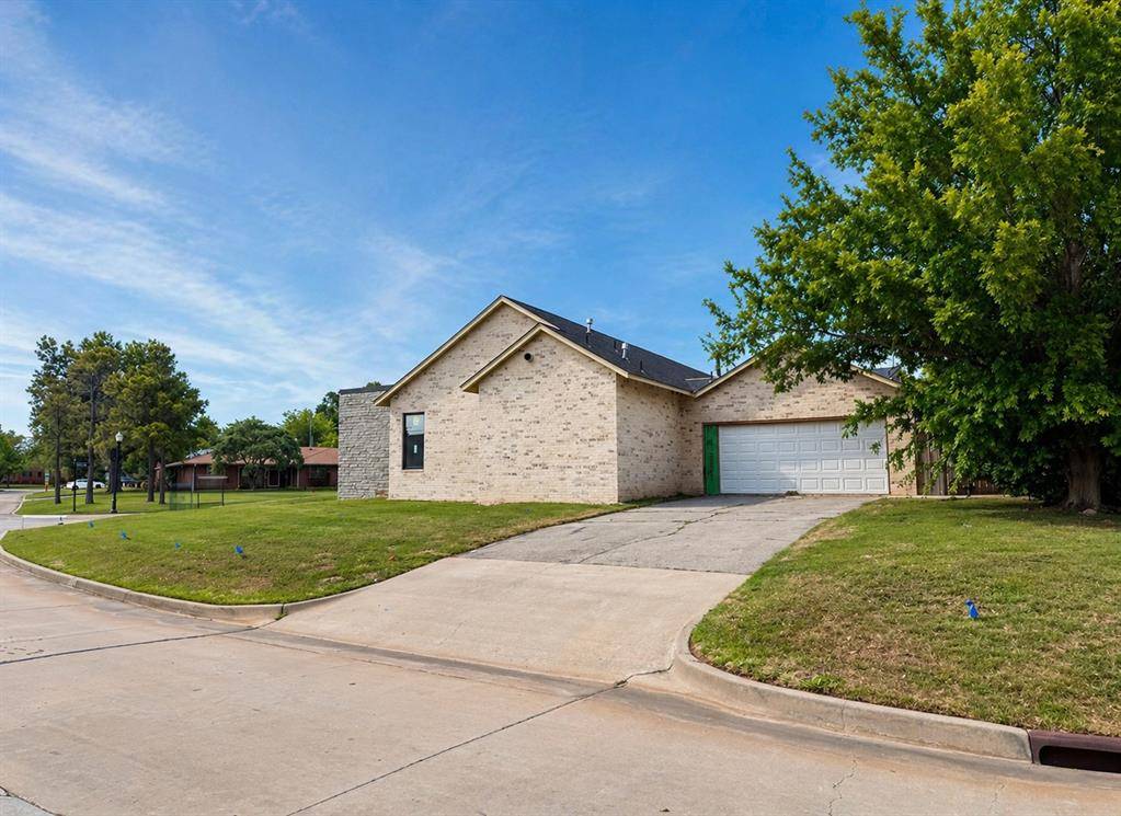 1601 Randel RD, Nichols Hills, OK 73116