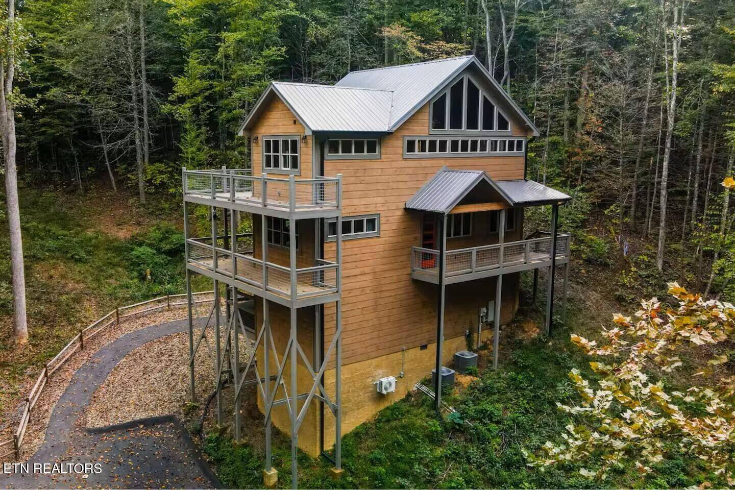 5175 Riversong Way, Sevierville, TN 37876