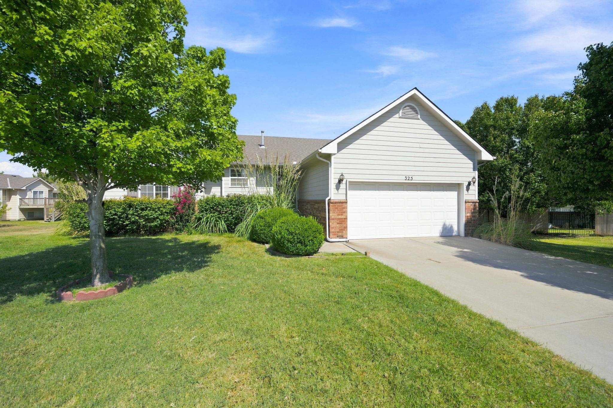 325 N Clay Circle, Wichita, KS 67206
