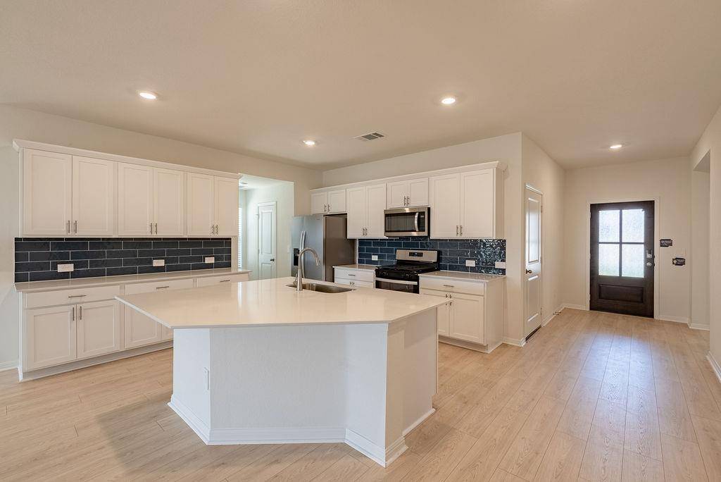 1832 Dandy Brush DR, Leander, TX 78641