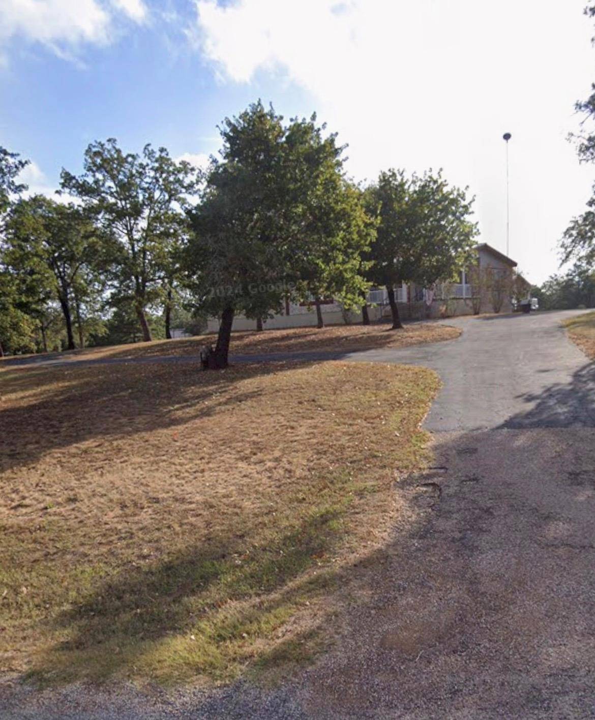 123 Split Oak RD, Smithville, TX 78957
