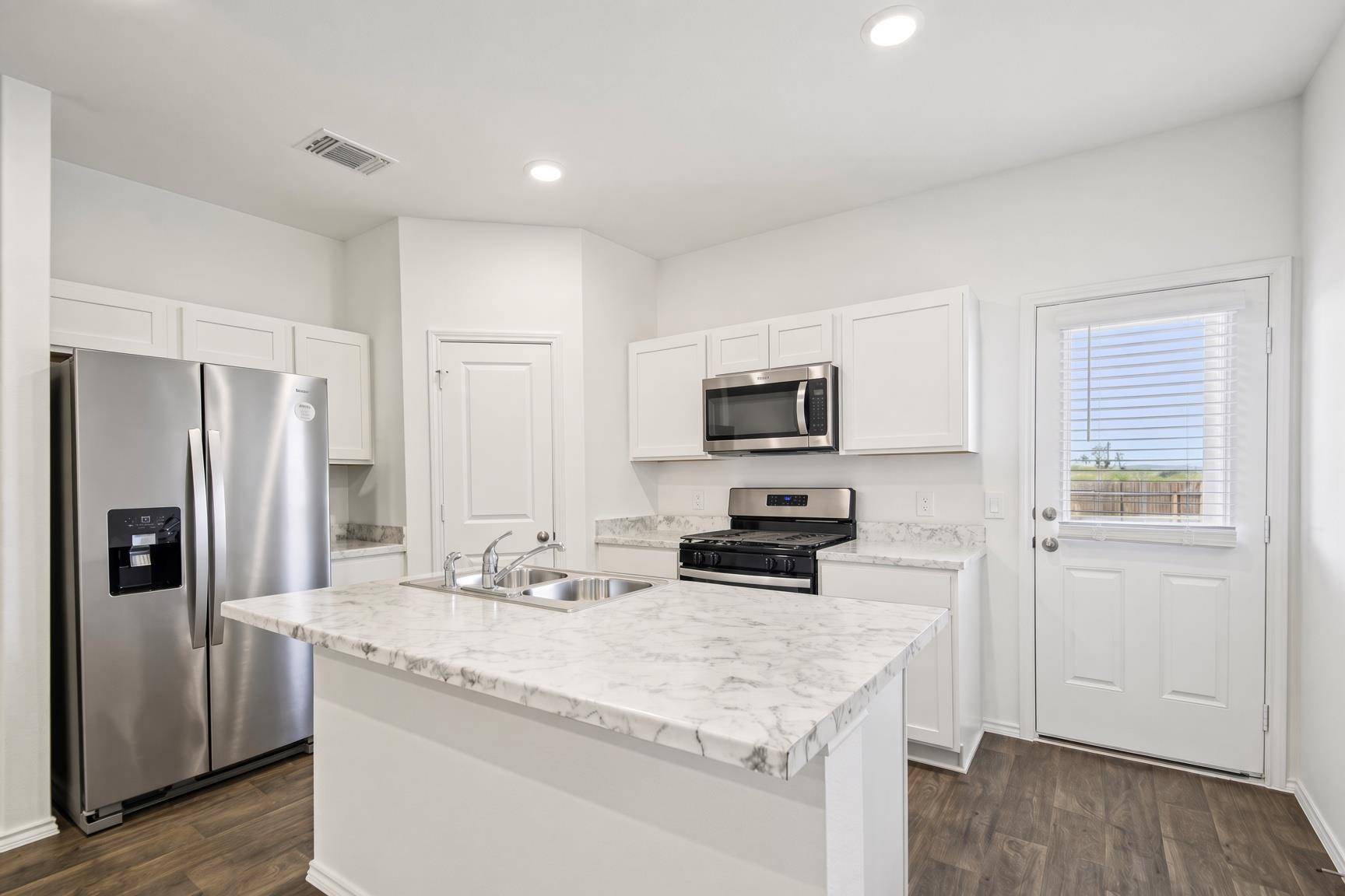 599 Arnold LOOP #B, Kyle, TX 78640