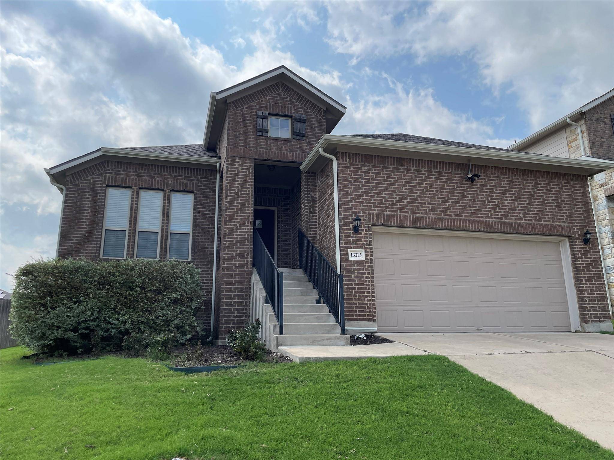 13313 Henneman DR, Pflugerville, TX 78660