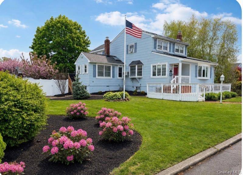 19 Westbridge DR, Babylon, NY 11702