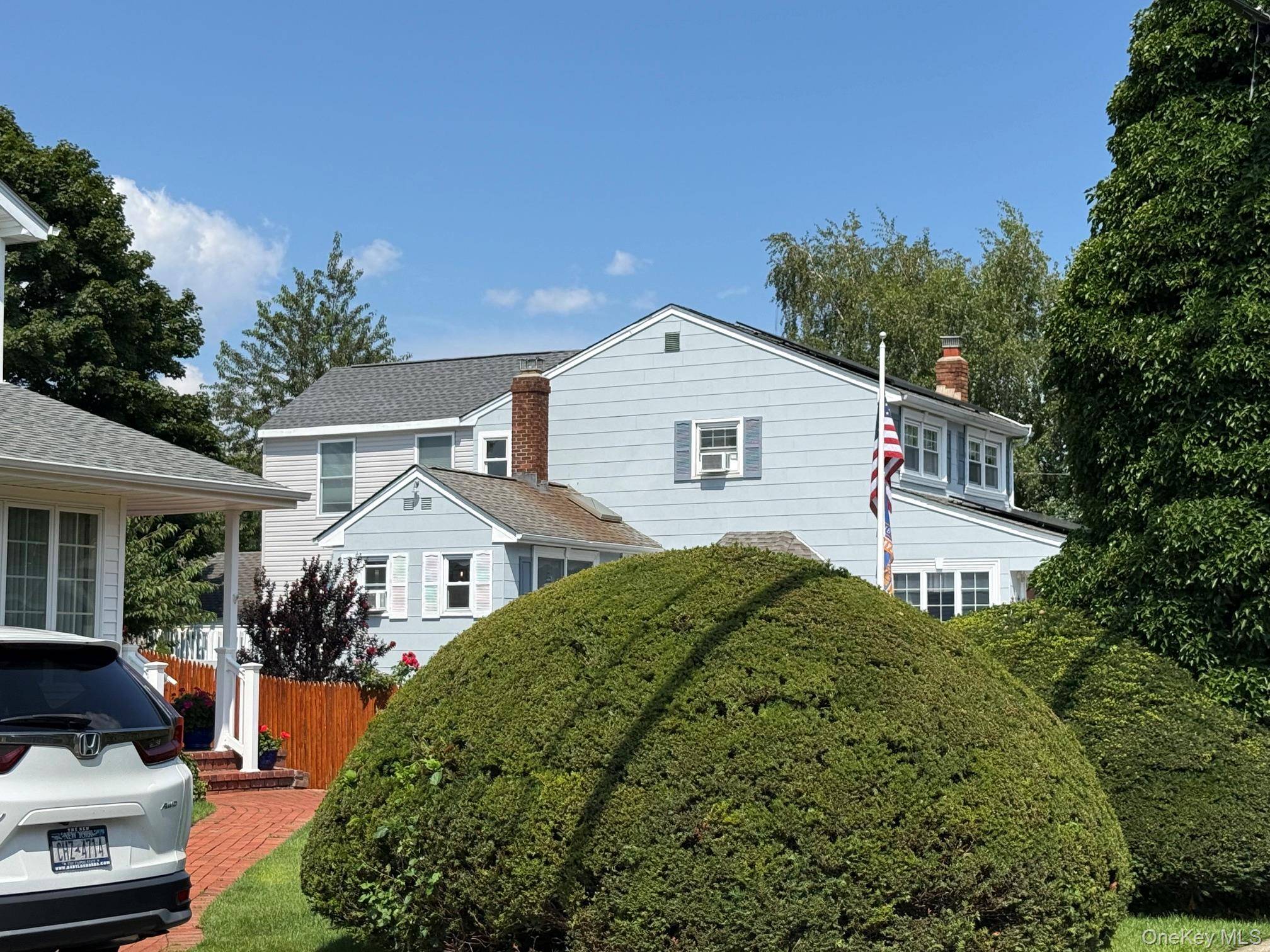 19 Westbridge DR, Babylon, NY 11702