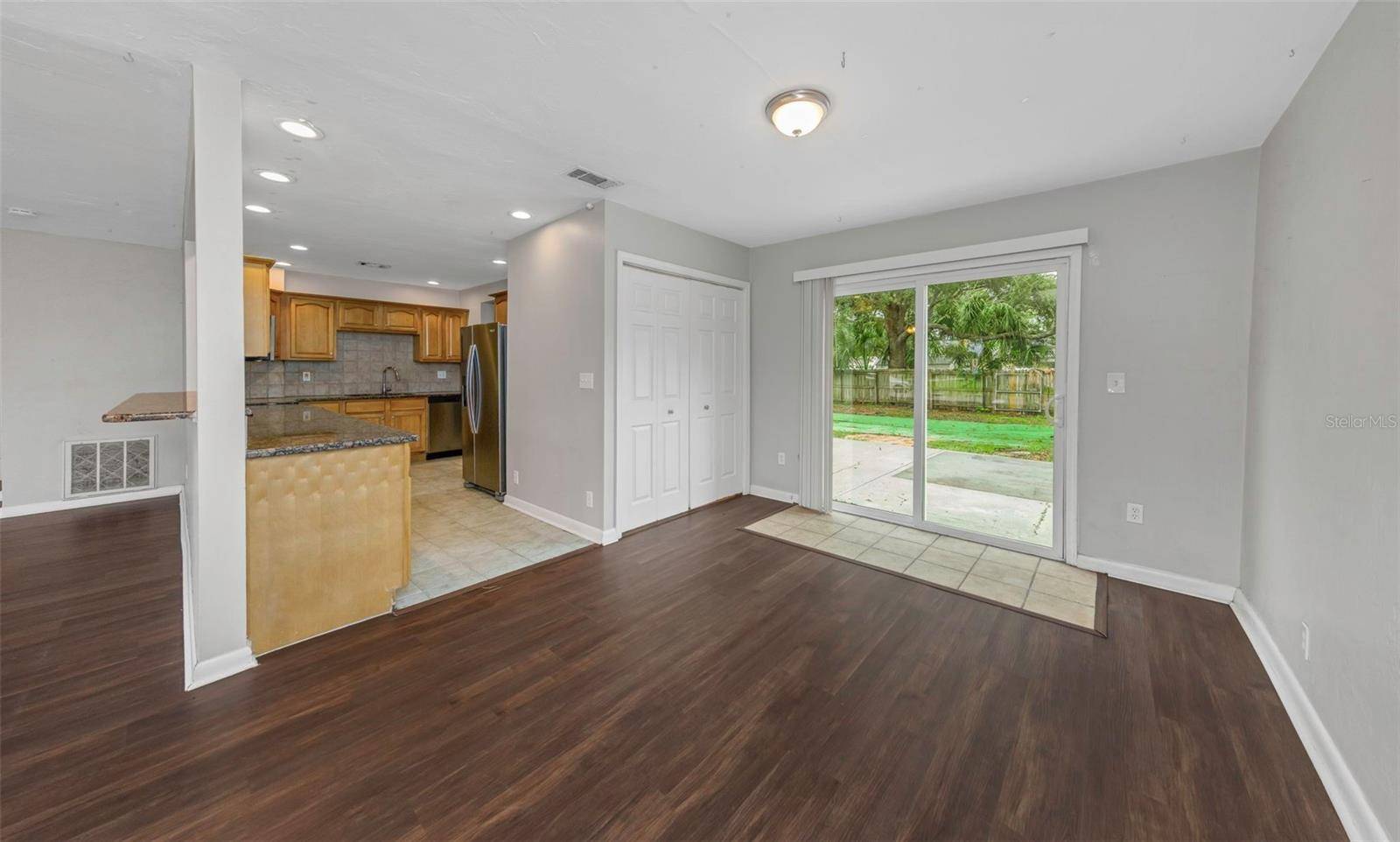 282 NE 40TH AVE NE, St Petersburg, FL 33703