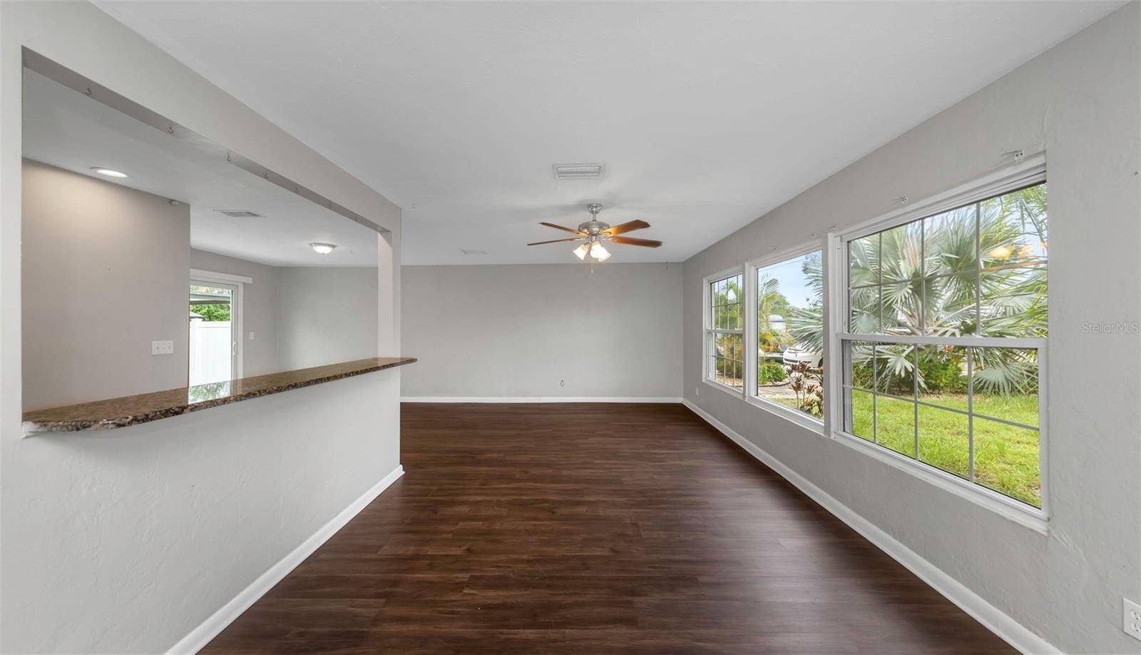 282 NE 40TH AVE NE, St Petersburg, FL 33703