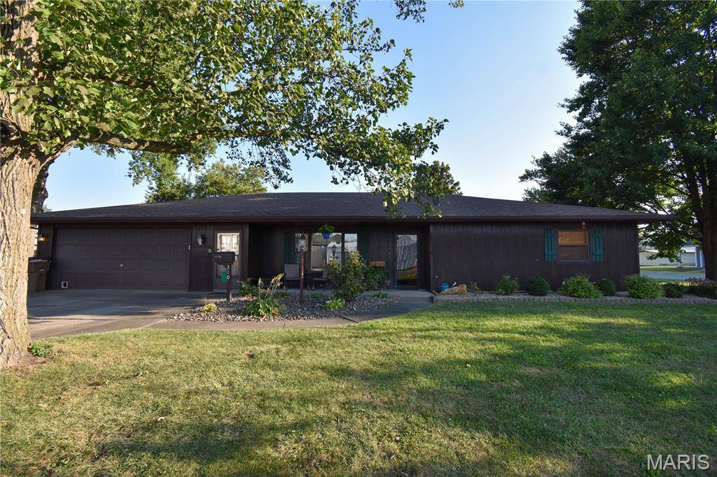 310 W Mill ST, Staunton, IL 62088