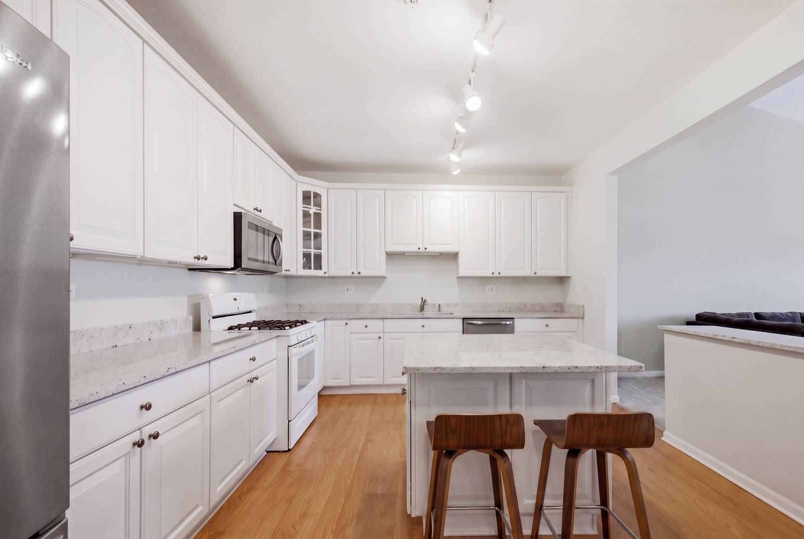 1500 S Ardmore AVE #611, Villa Park, IL 60181