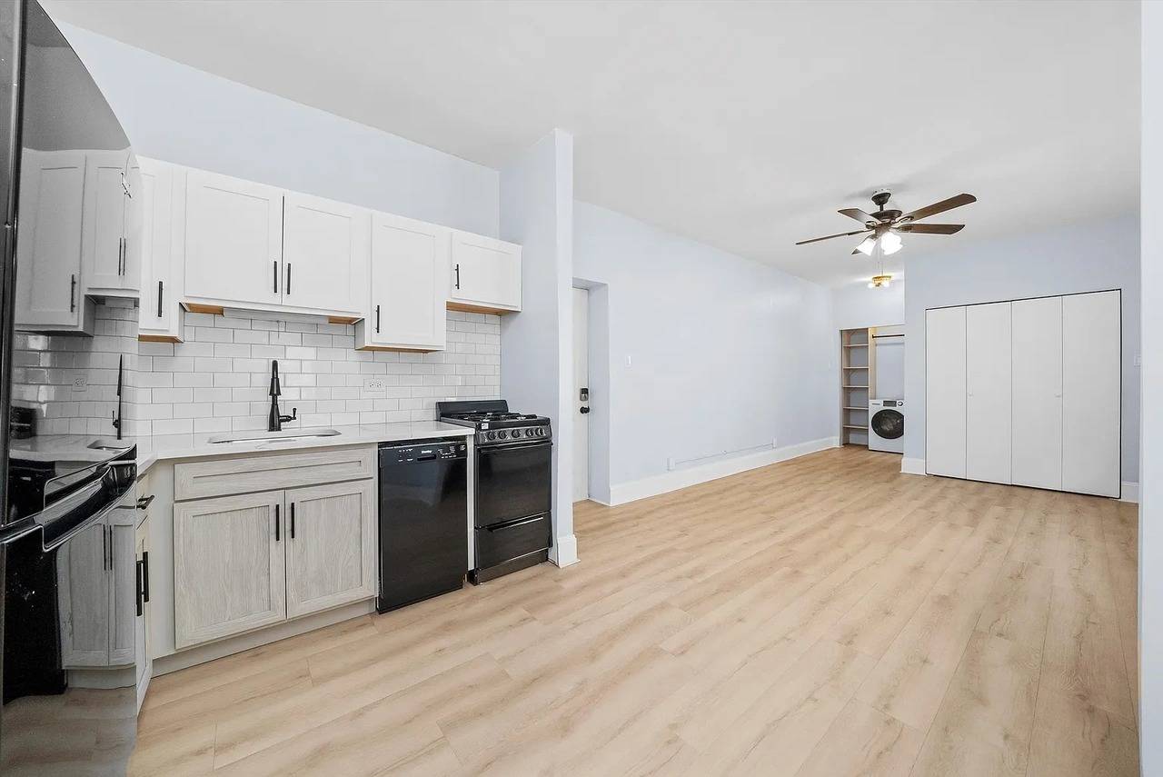 5135 S blackstone AVE #206, Chicago, IL 60615