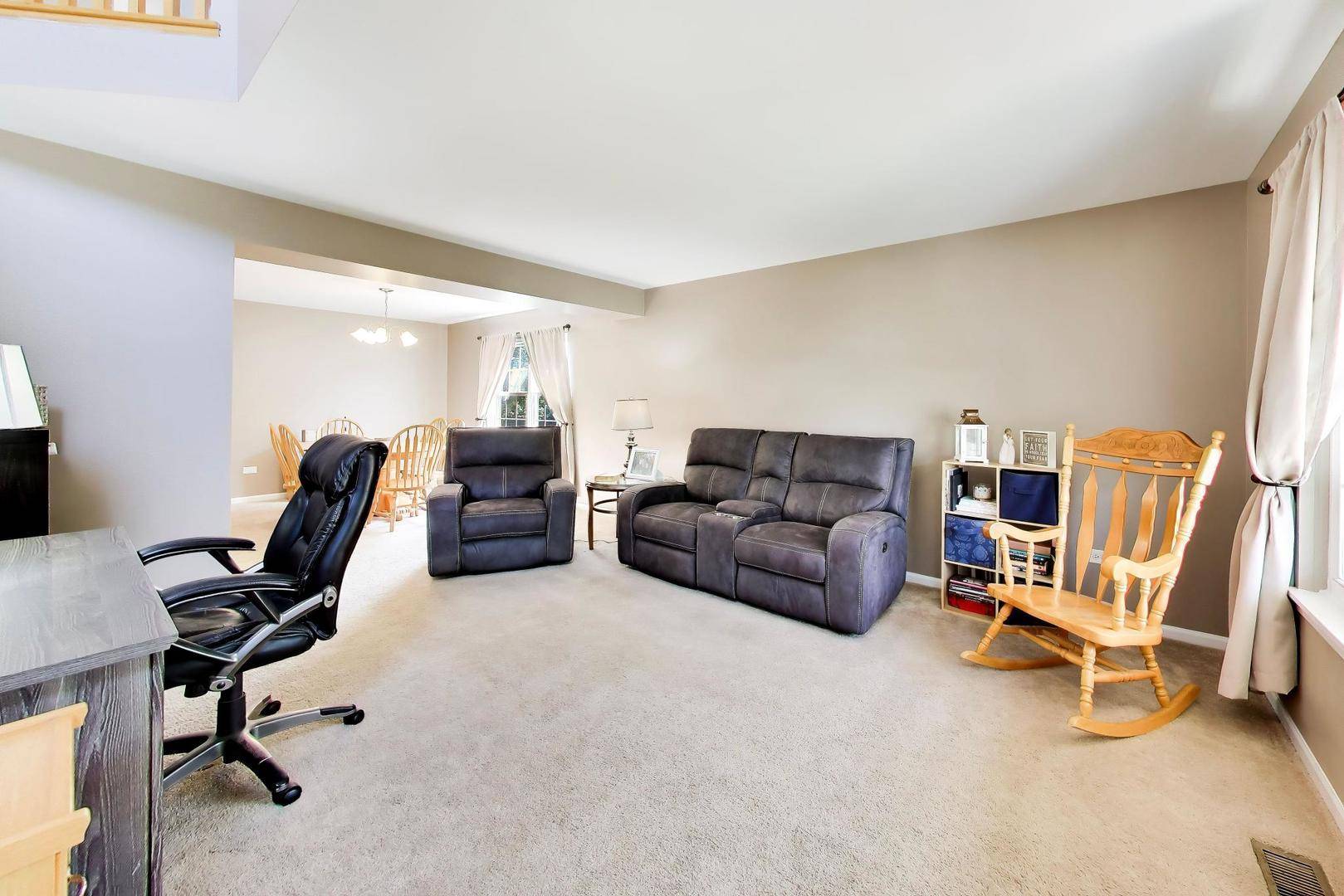 2365 Handley LN, Aurora, IL 60502