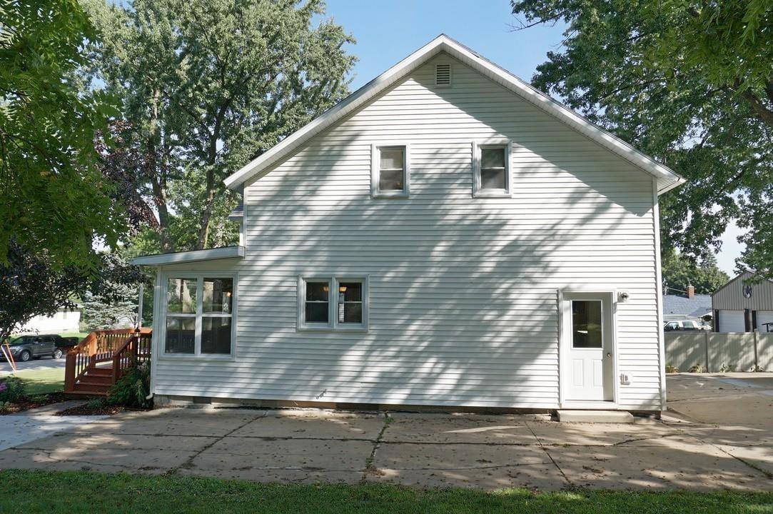 906 Freeman ST, Charles City, IA 50616