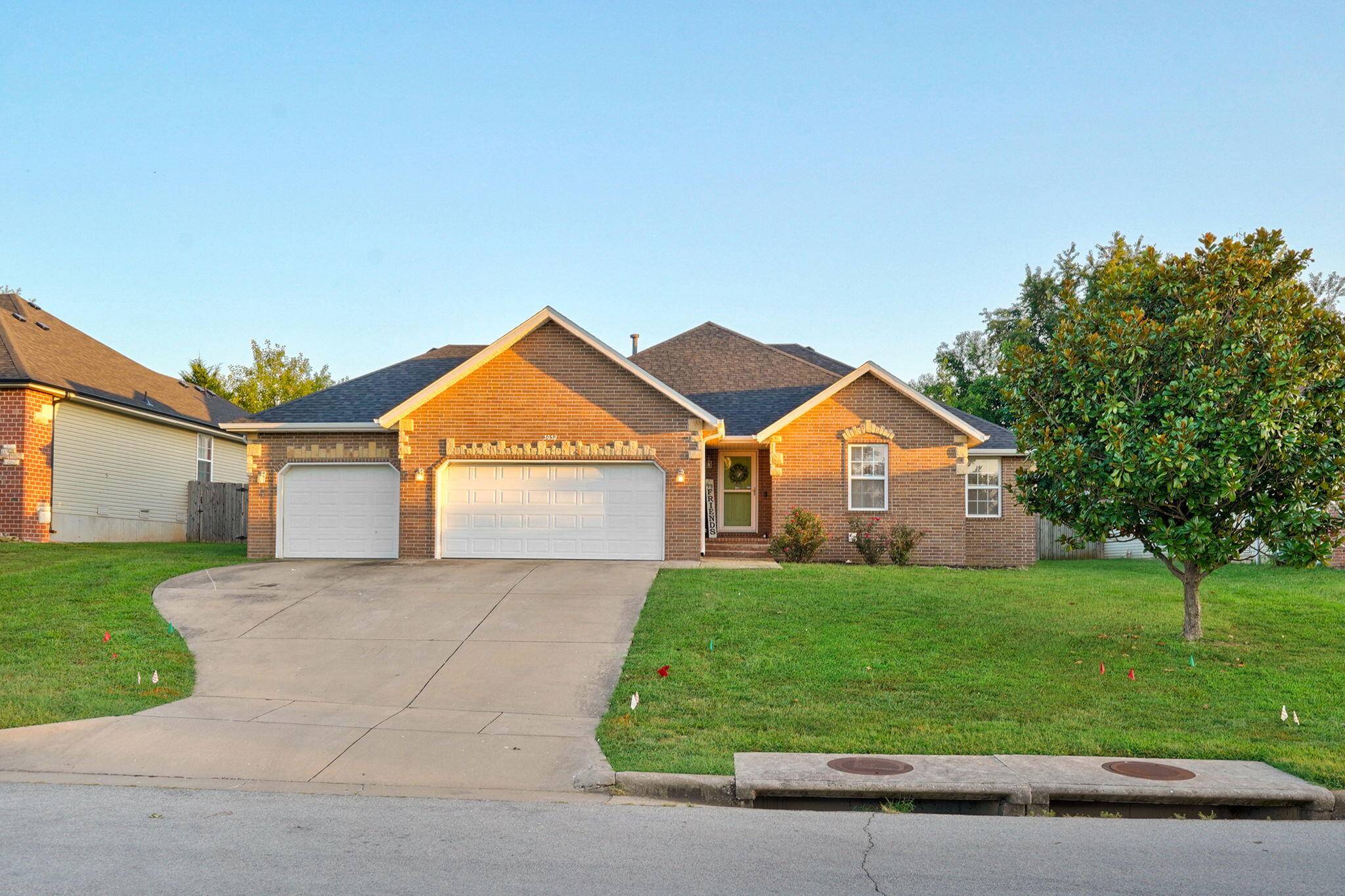 3032 W Grandview ST, Springfield, MO 65803