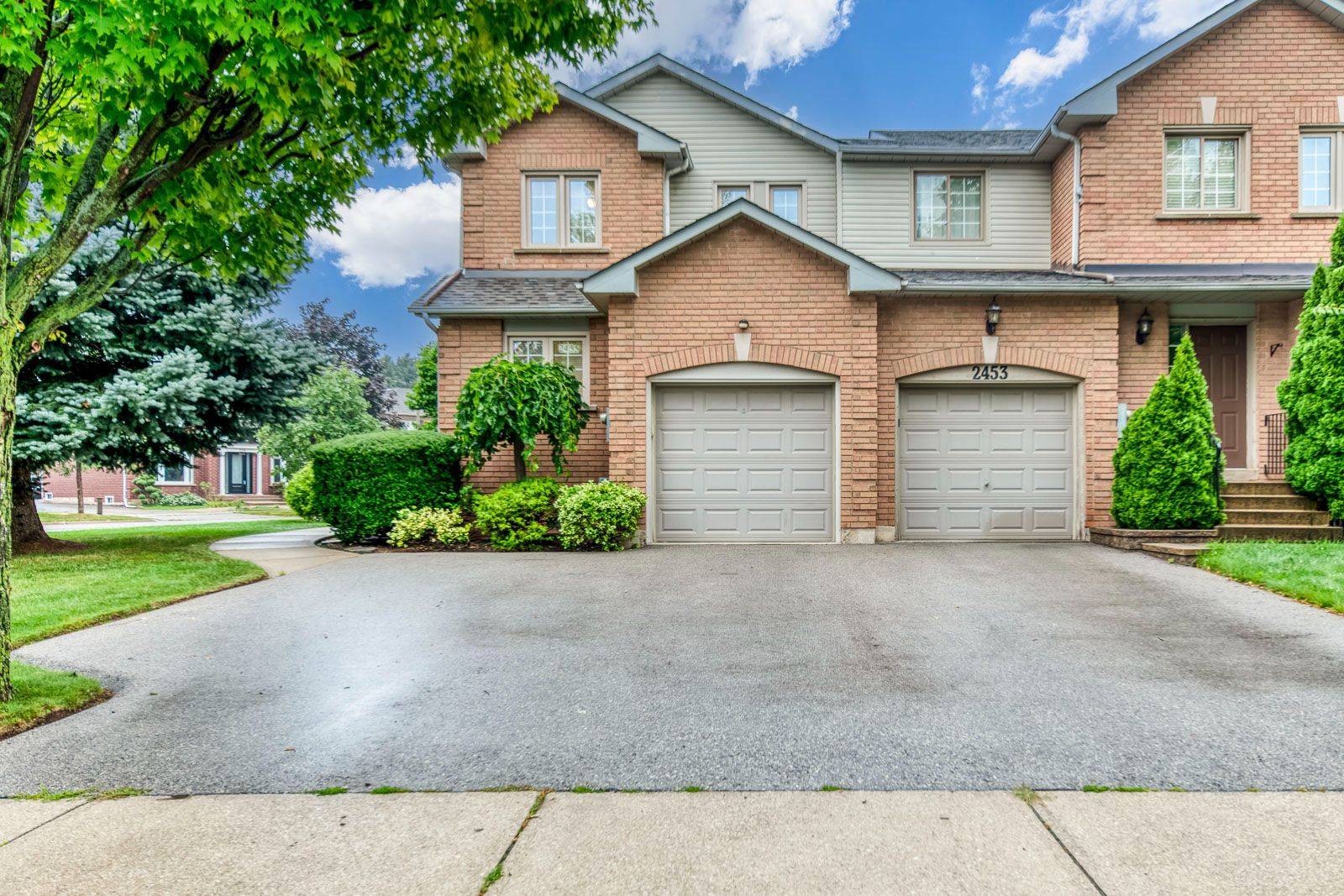 2455 New Wood DR, Oakville, ON L6H 5Y3