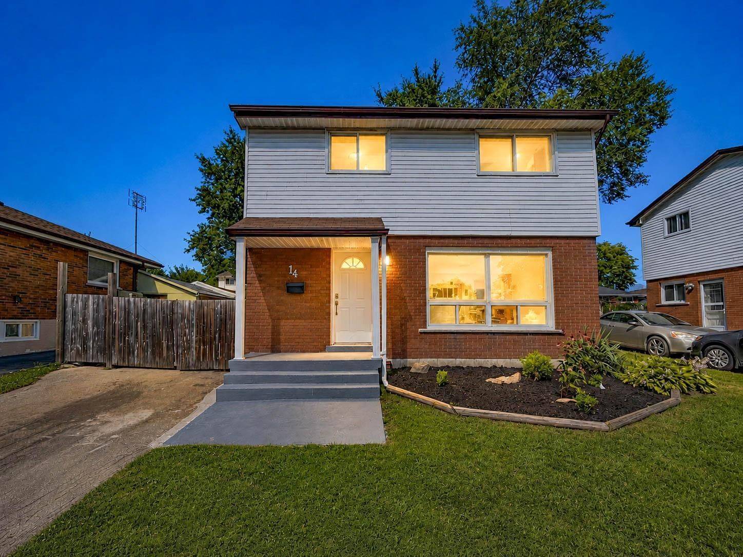 14 Kirkland AVE, Hamilton, ON L8V 3V9