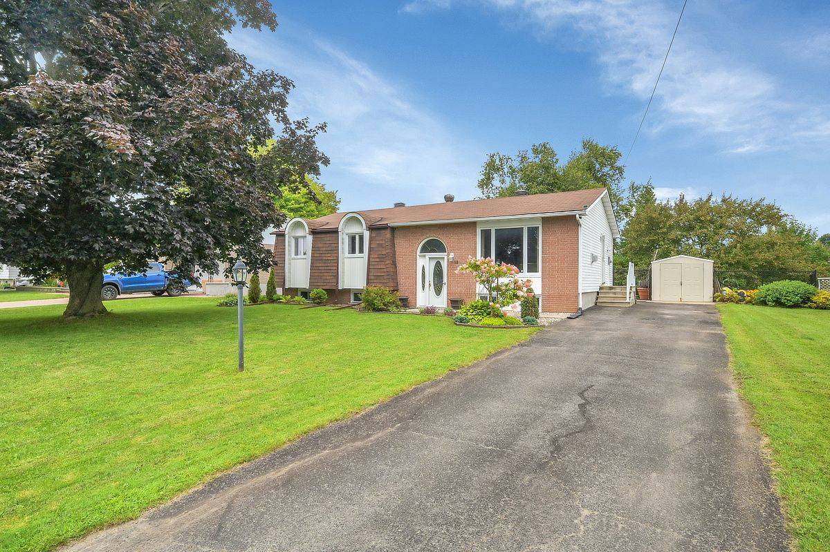 18 Dollard ST, Russell, ON K0A 1W0