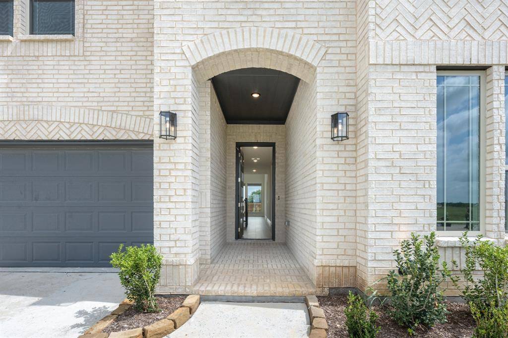 249 Fireberry Drive, Glenn Heights, TX 75154
