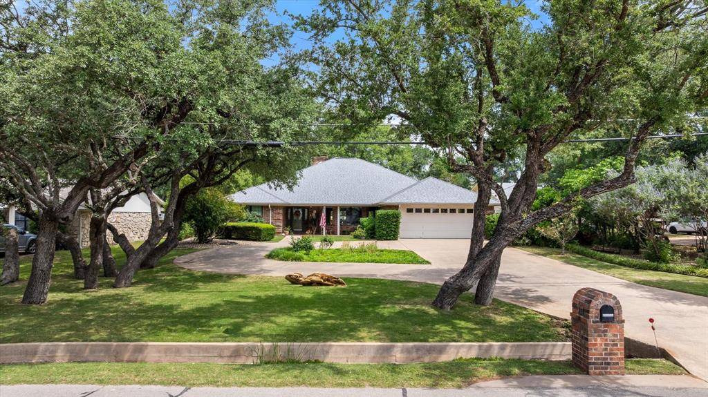 3808 Fairway Drive, Granbury, TX 76049