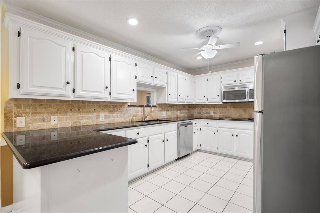 121 Crestview Street, Chandler, TX 75758