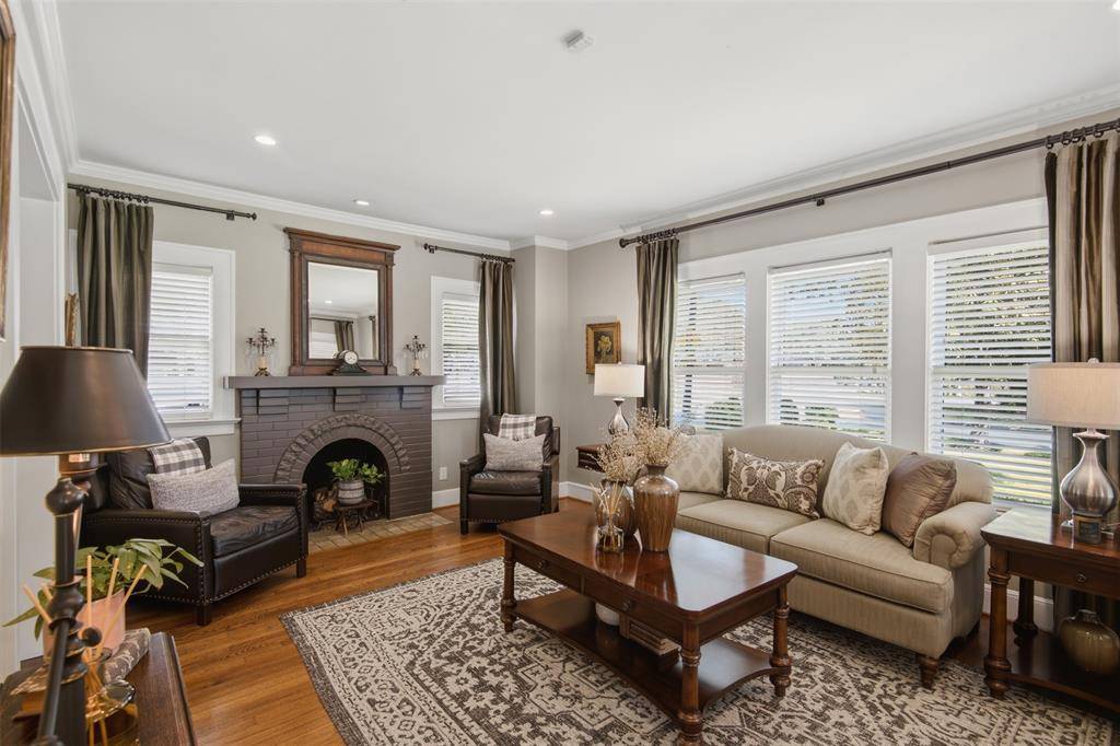 838 Salmon Drive, Dallas, TX 75208