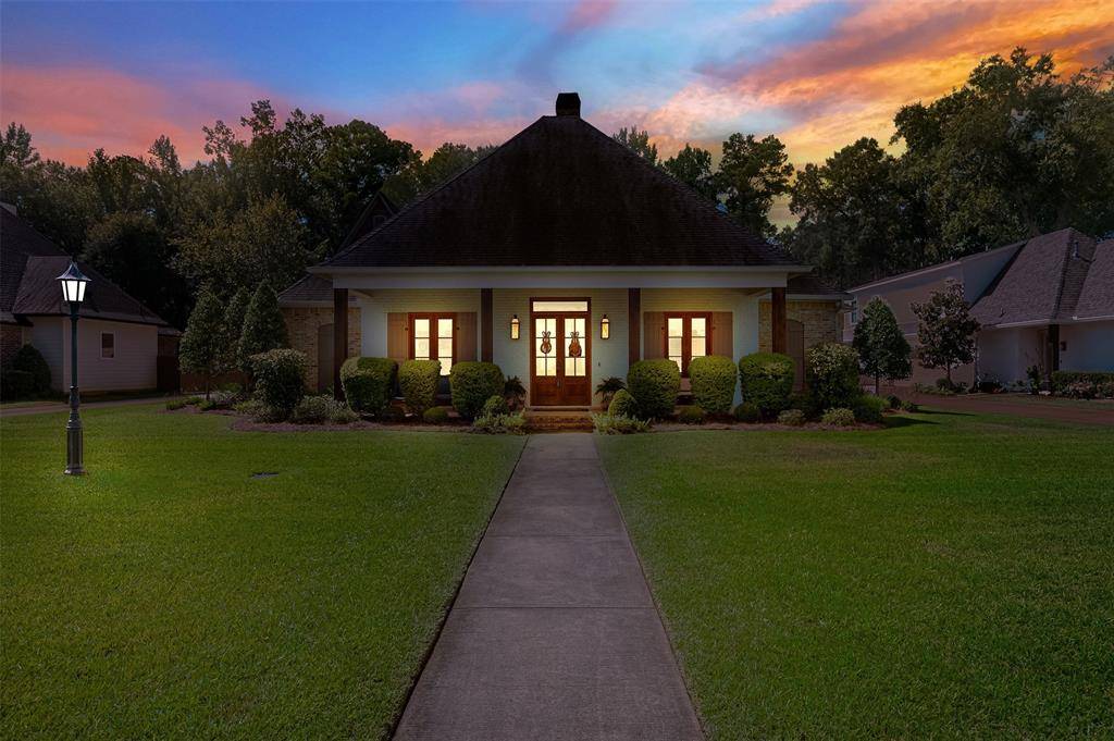 435 Oakwood Trace Court, Shreveport, LA 71106