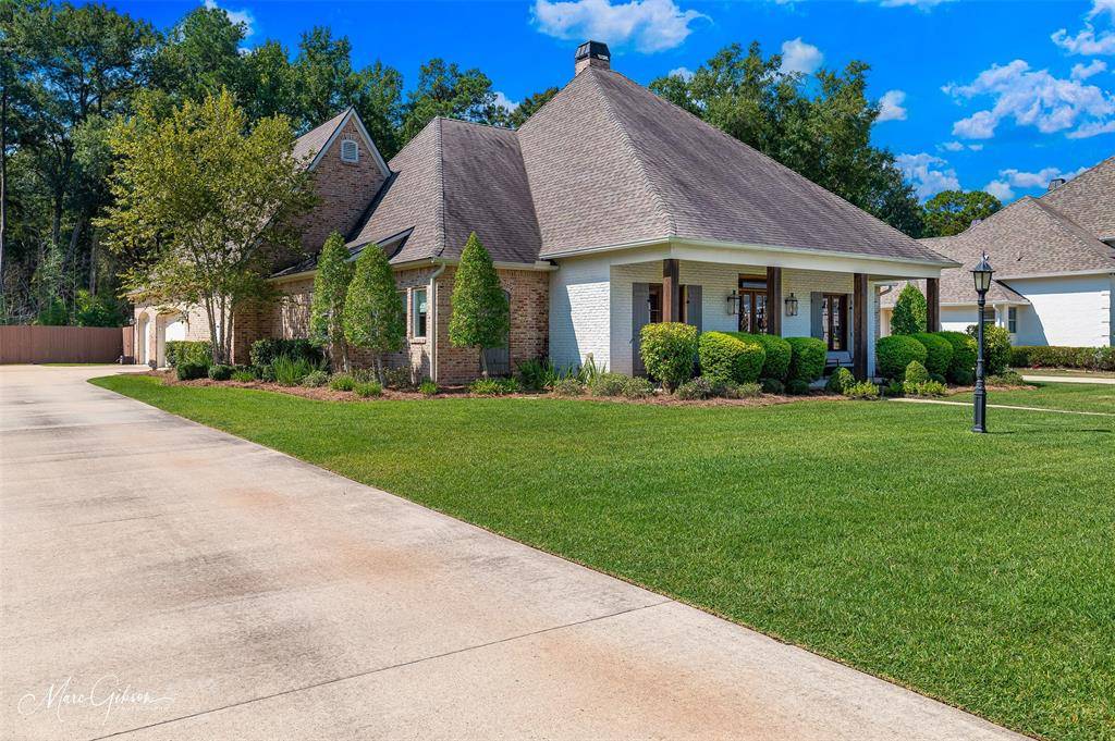 435 Oakwood Trace Court, Shreveport, LA 71106
