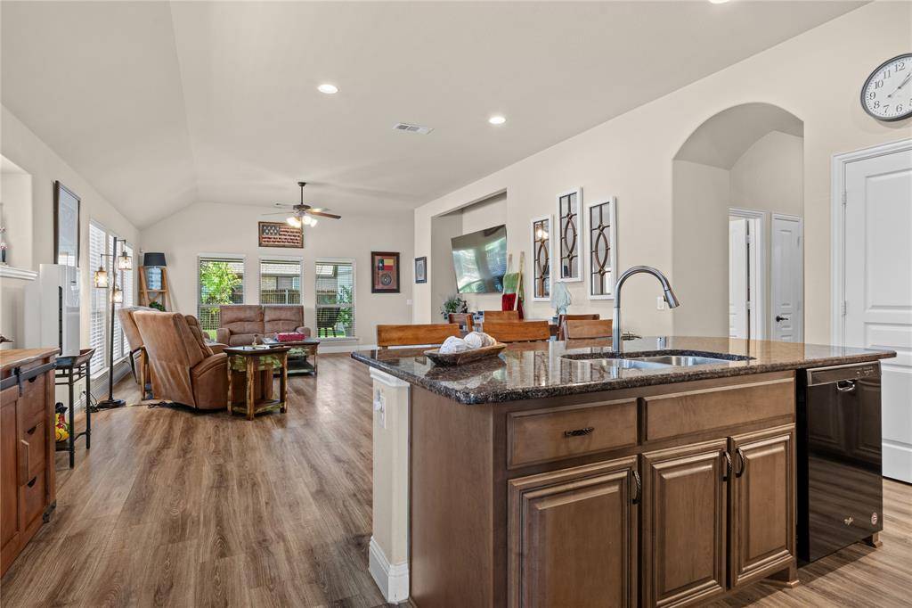 116 Cimmaron Court, Alvarado, TX 76009