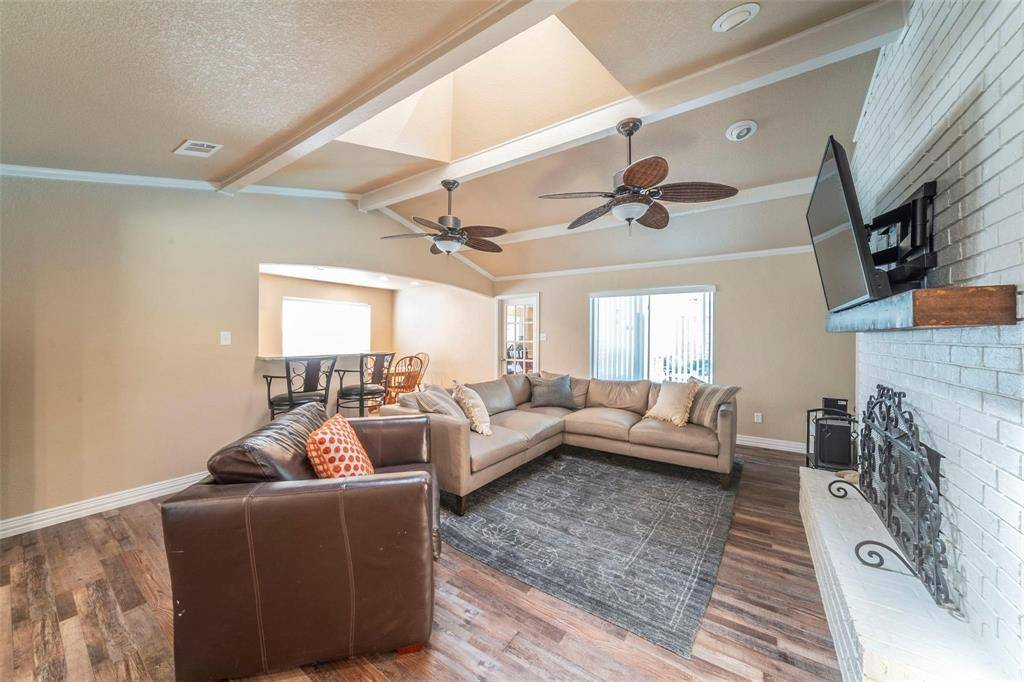 1804 Lincolnshire Drive, Bedford, TX 76021