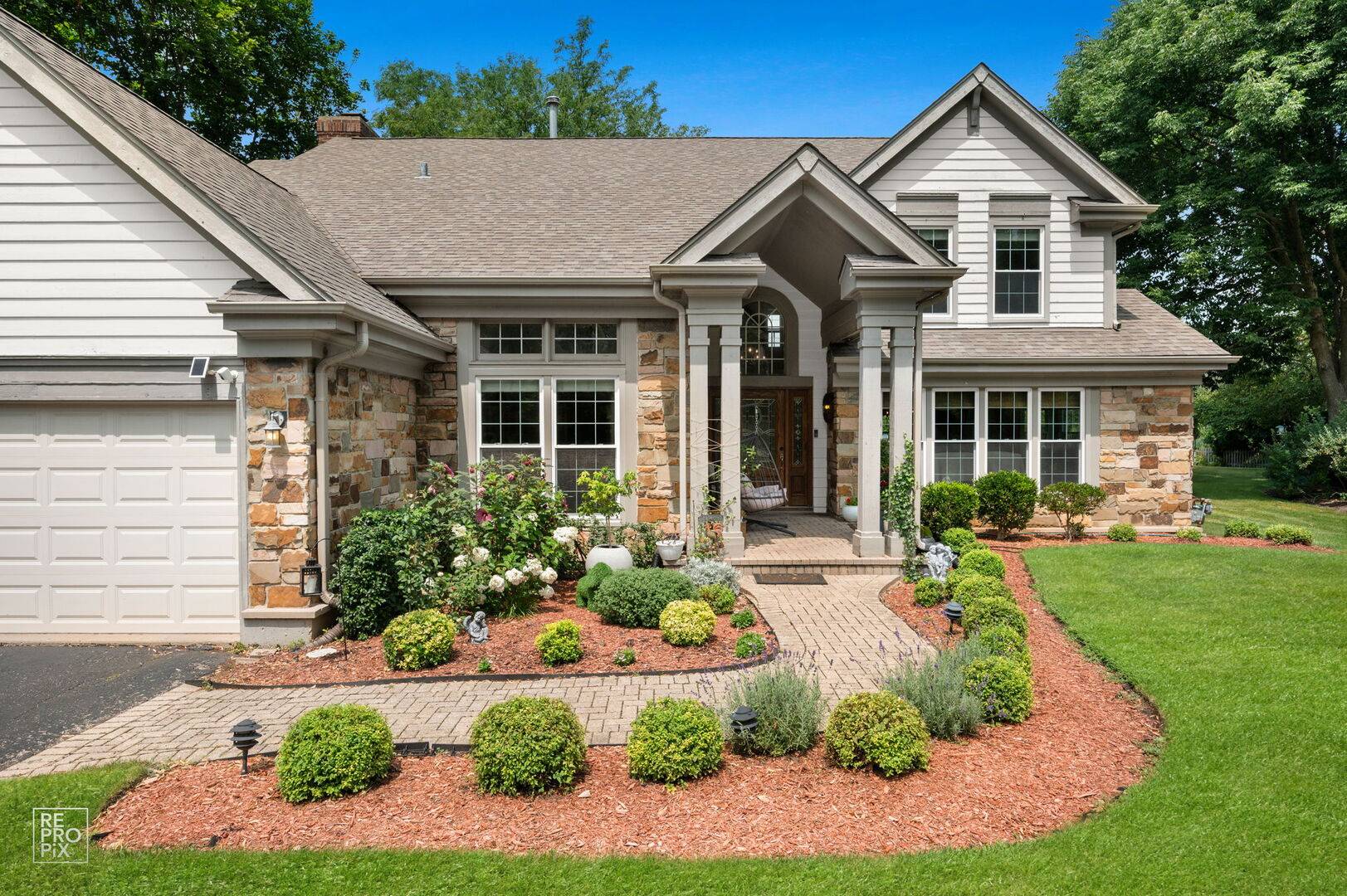 553 Coventry LN, Buffalo Grove, IL 60089