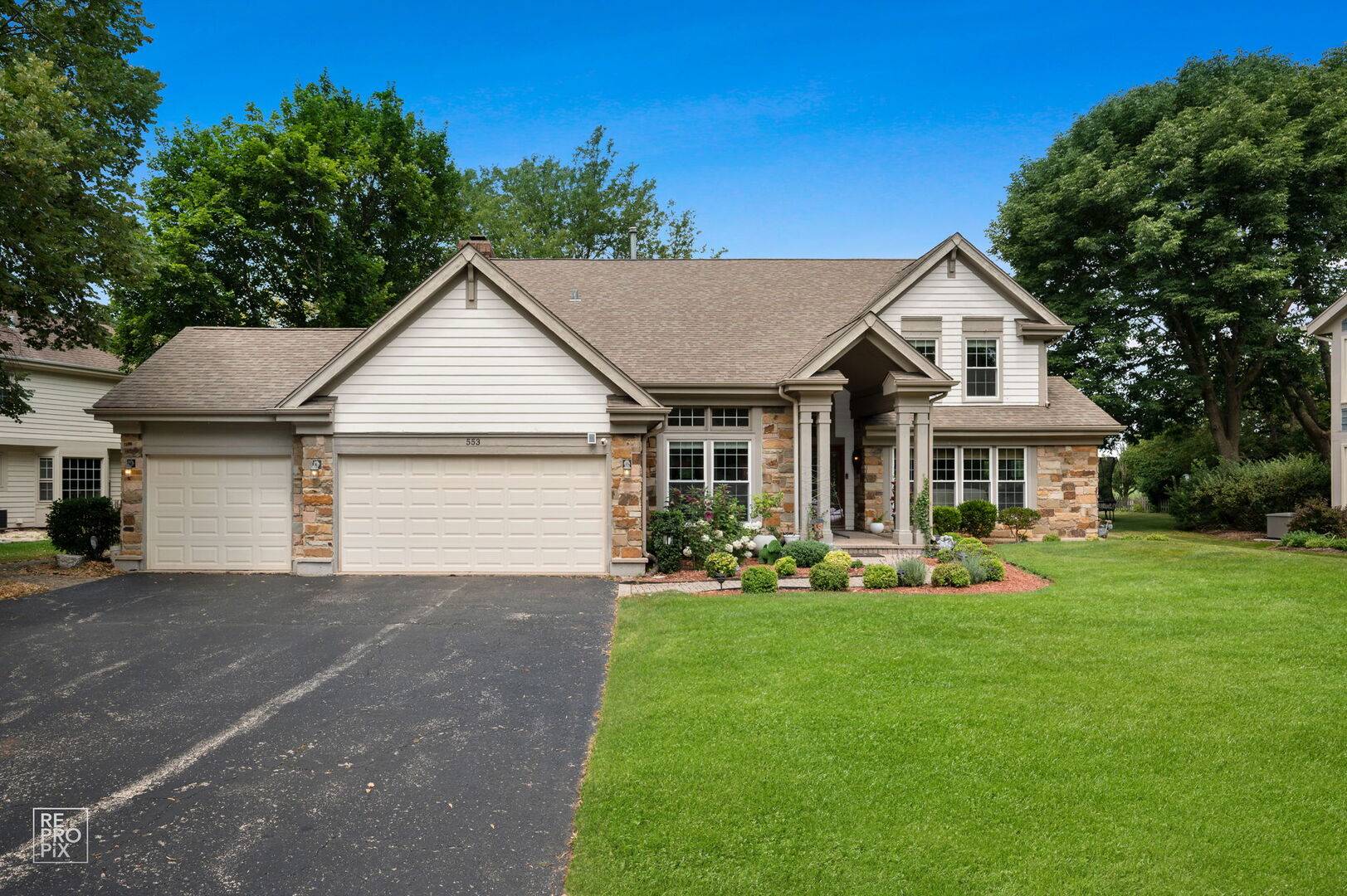 553 Coventry LN, Buffalo Grove, IL 60089