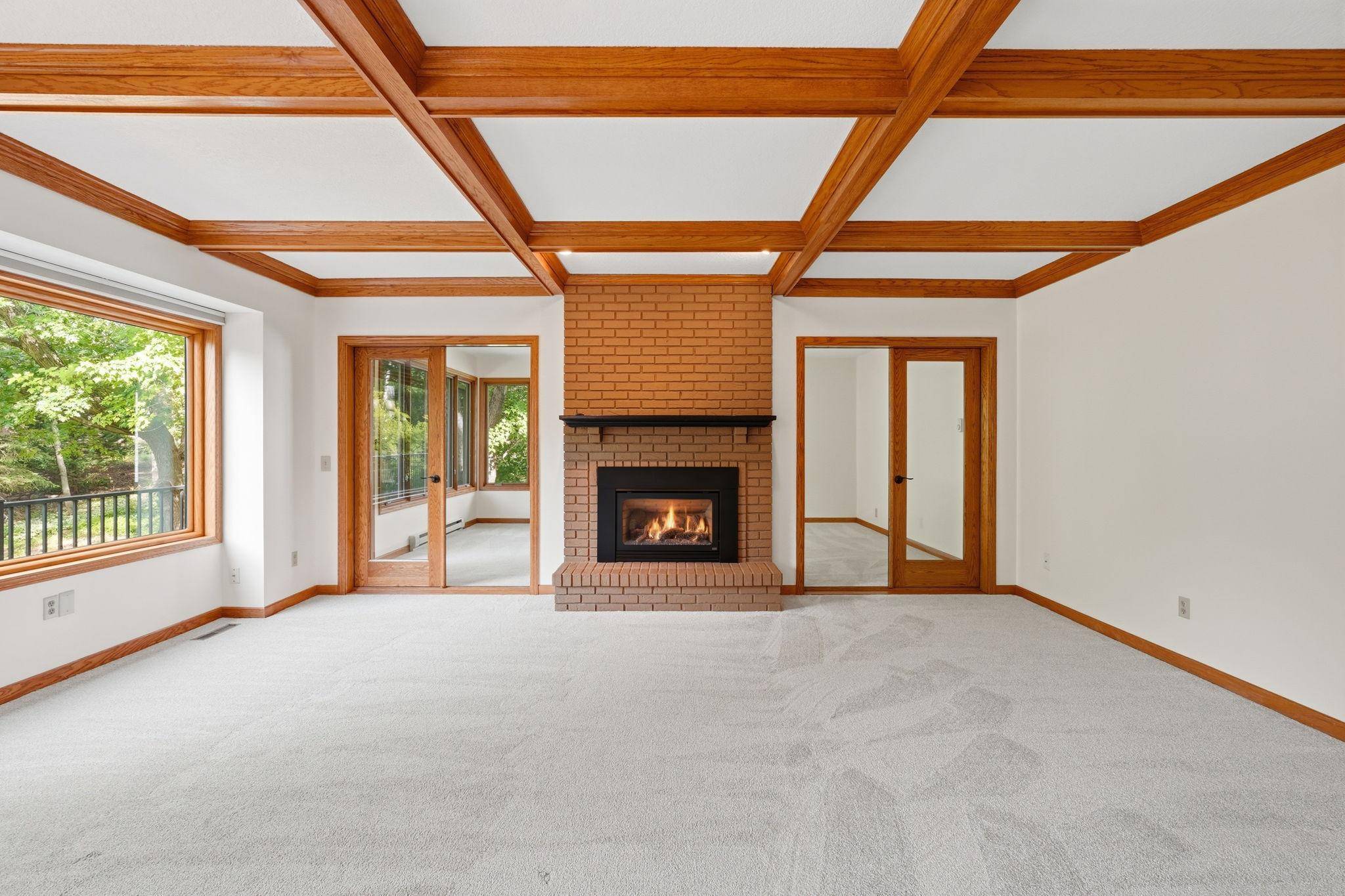 1316 Summit Oaks DR, Burnsville, MN 55337