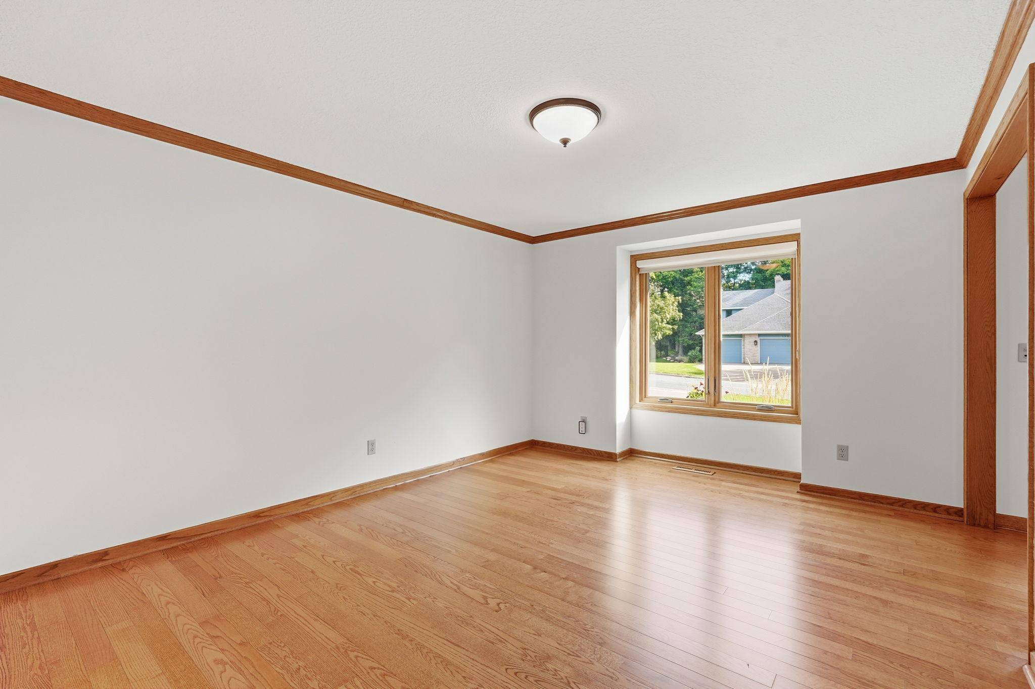 1316 Summit Oaks DR, Burnsville, MN 55337
