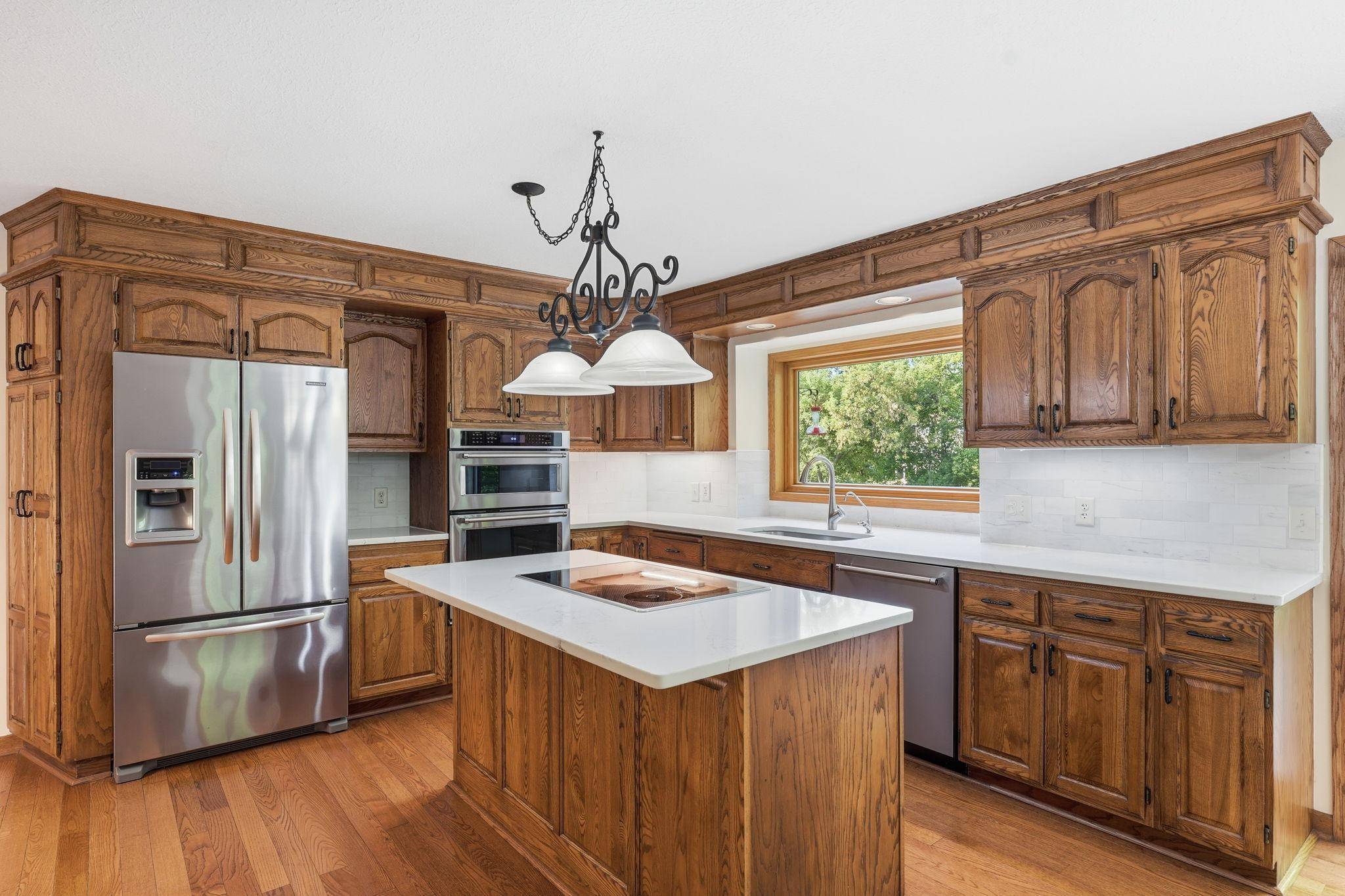 1316 Summit Oaks DR, Burnsville, MN 55337