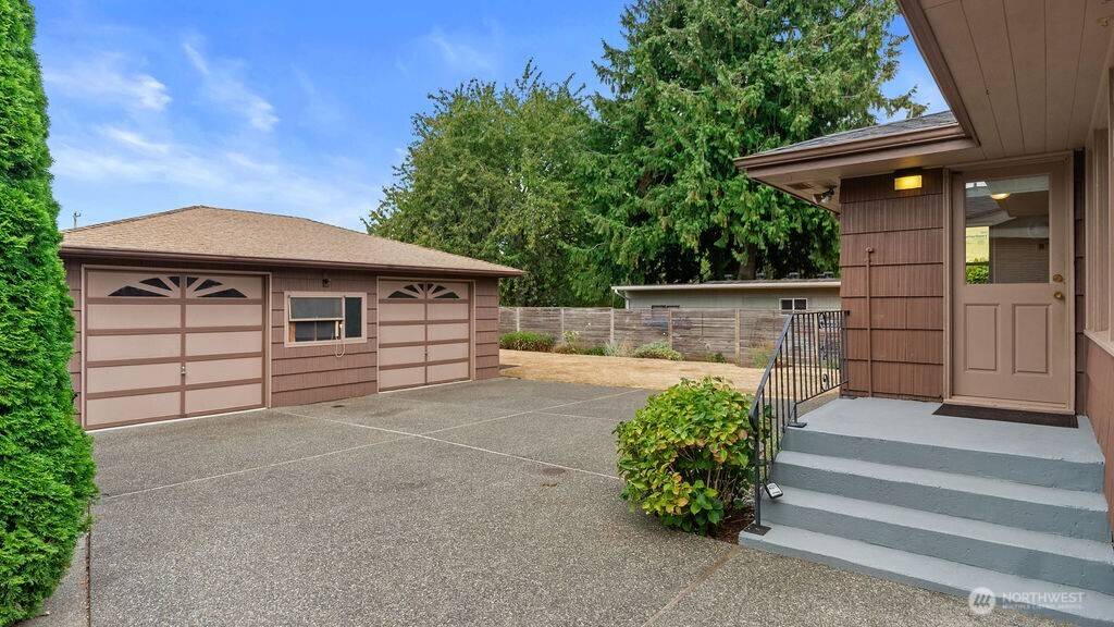 9533 14th AVE NW, Seattle, WA 98117