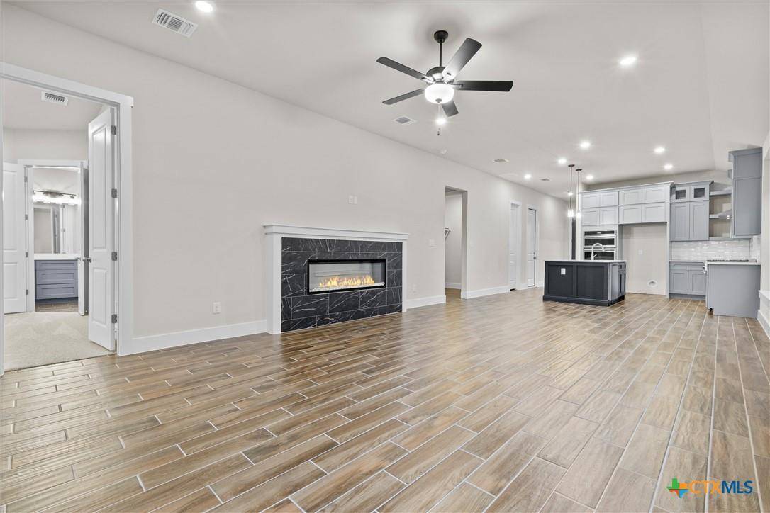 401 Stellar Wind DR, Georgetown, TX 78628