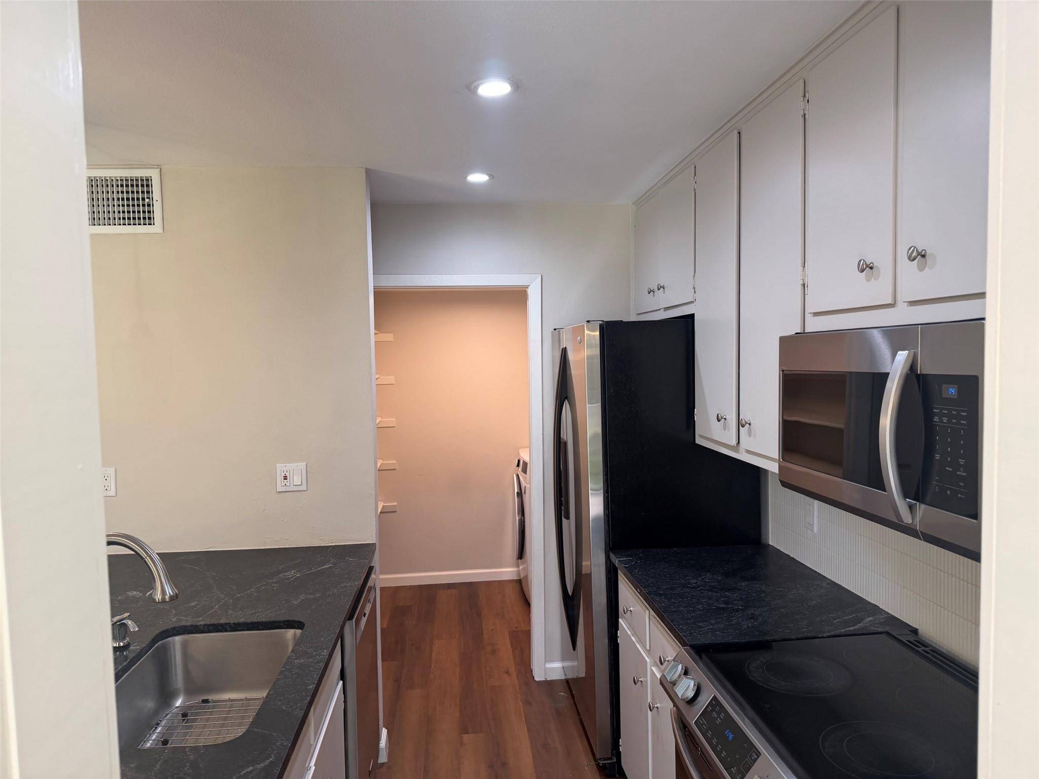 224 Lido ST #J3, Lakeway, TX 78734