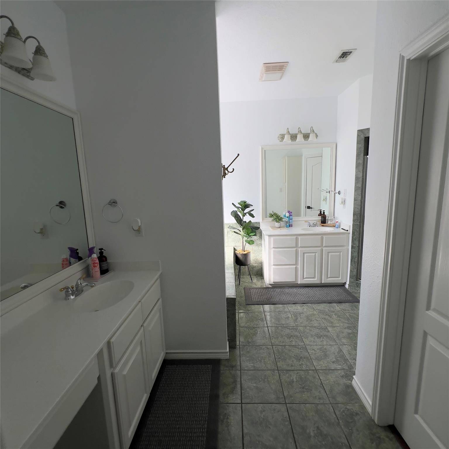 310 E 10th ST, Elgin, TX 78621