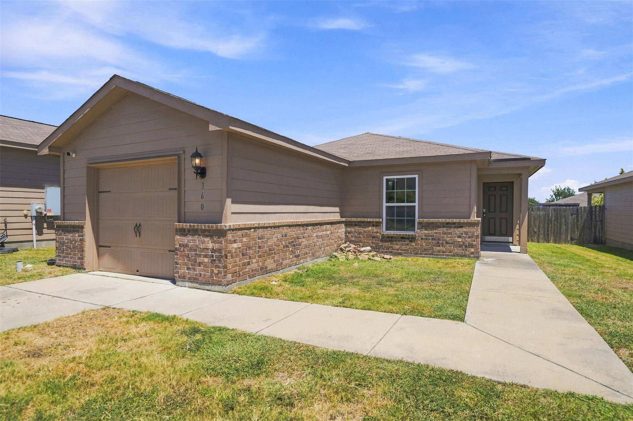 360 Farmer LN, Jarrell, TX 76537