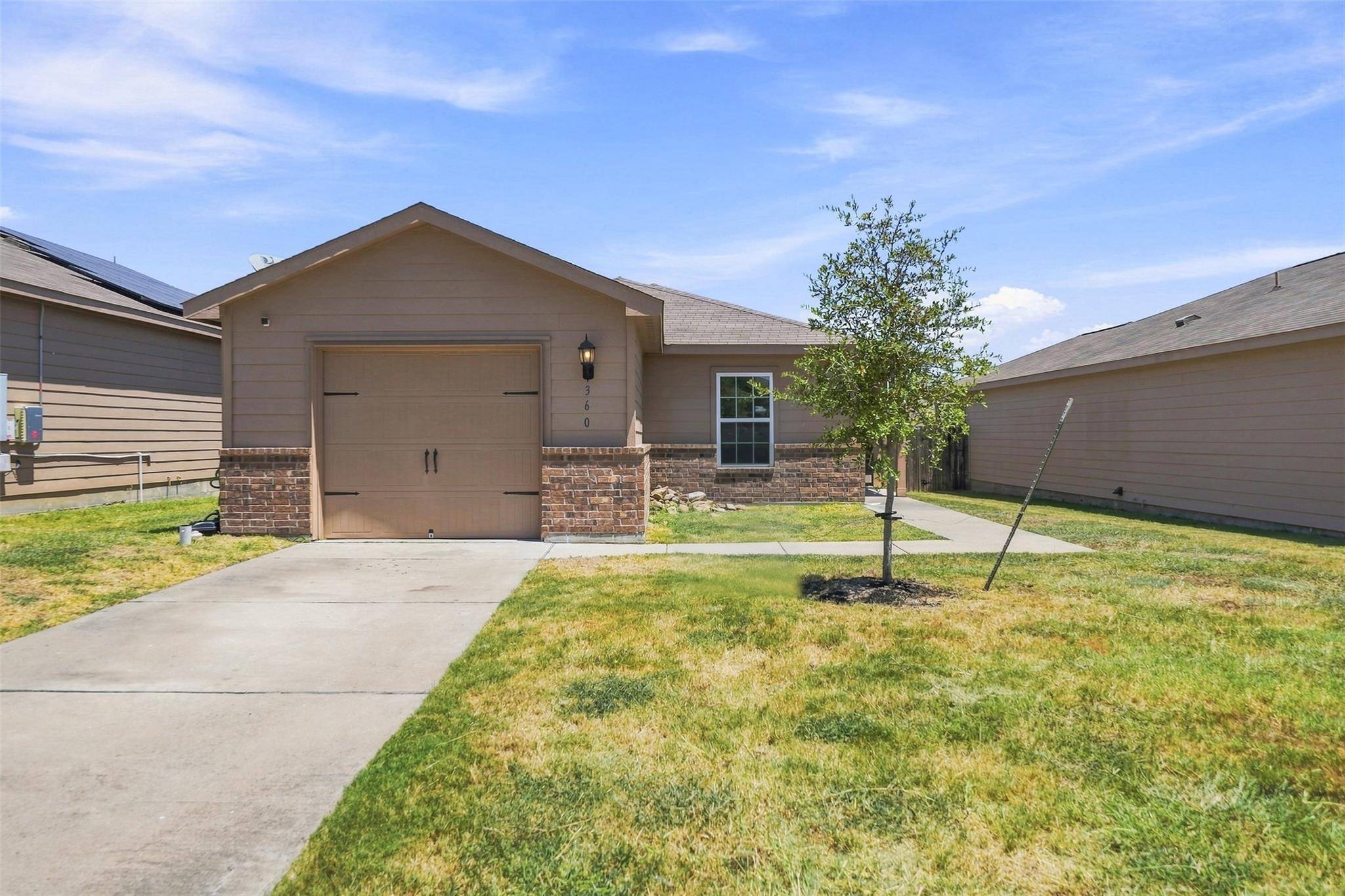 360 Farmer LN, Jarrell, TX 76537