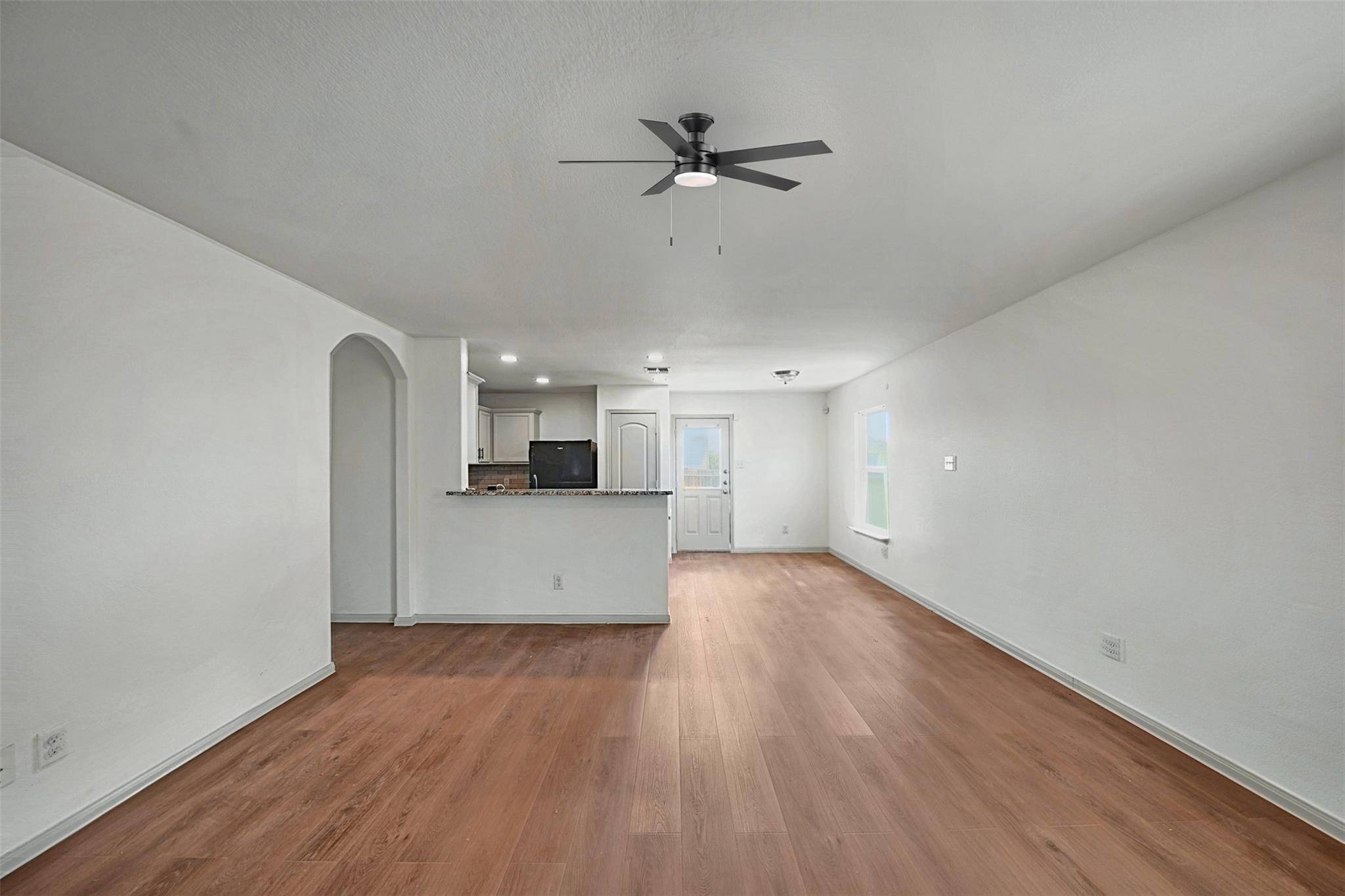 360 Farmer LN, Jarrell, TX 76537