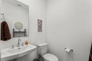112 Doodle LN, Hutto, TX 78634